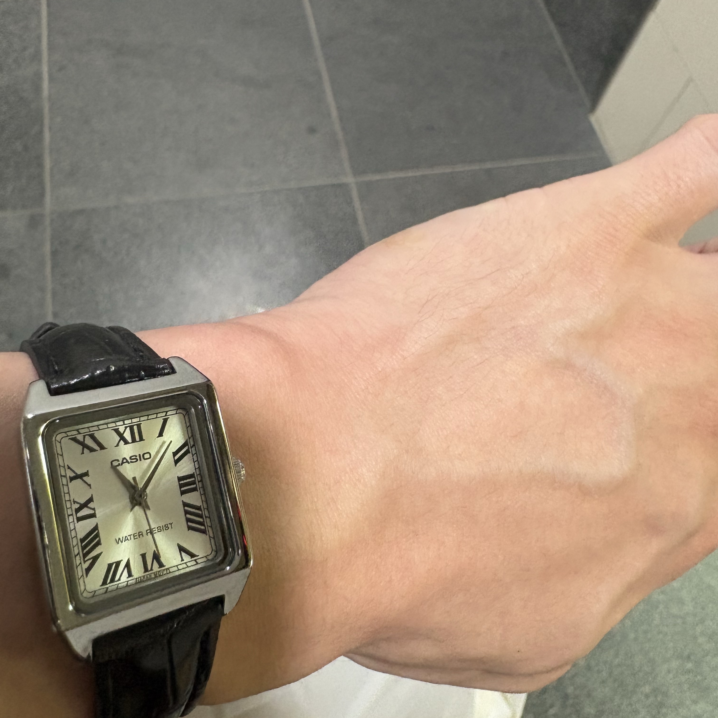 Casio LTP-V007L-7B1 / LTP-V007L-9B (Bundle of 2) 착용 스타일