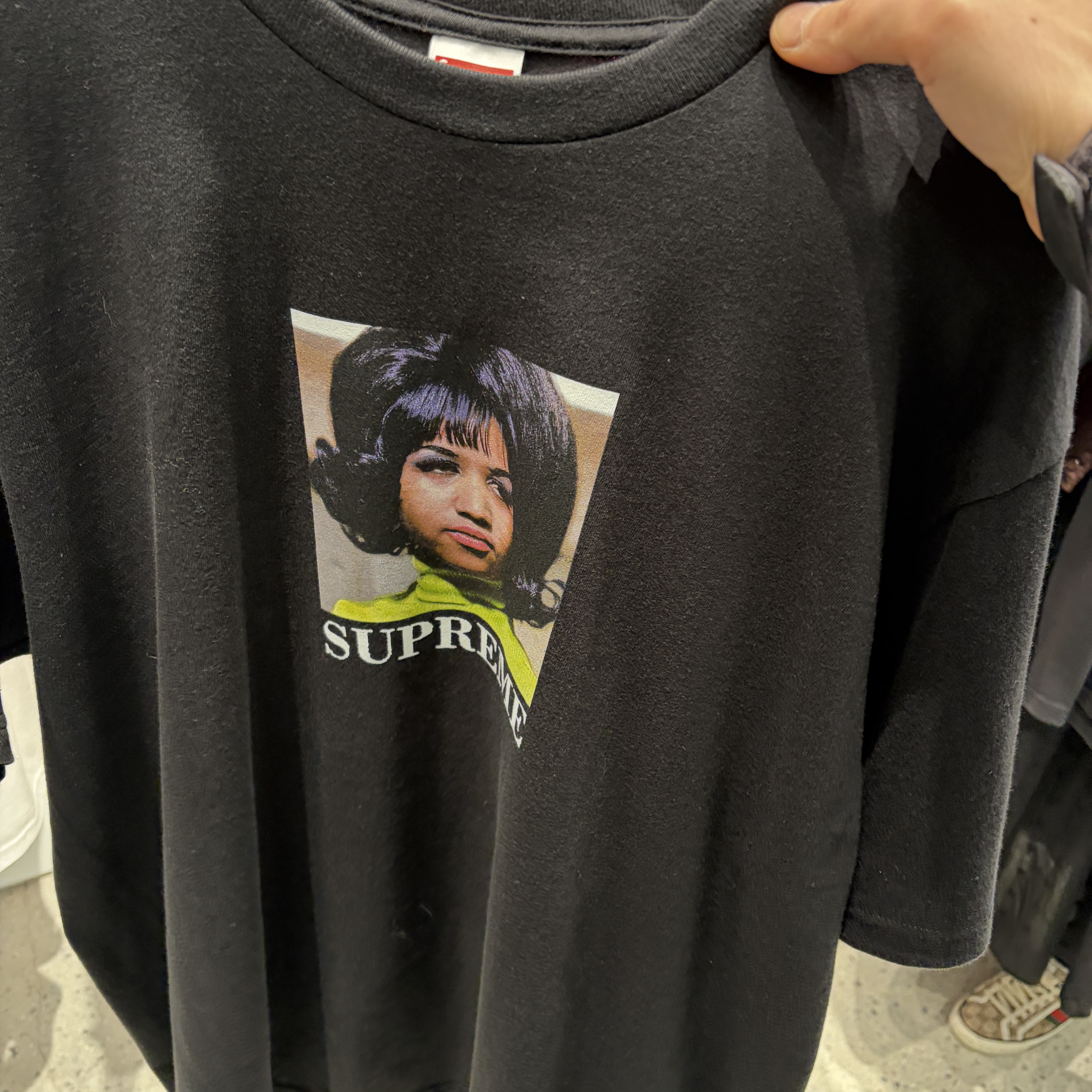 Supreme Aretha T-Shirt Black - 26SS 착용 스타일