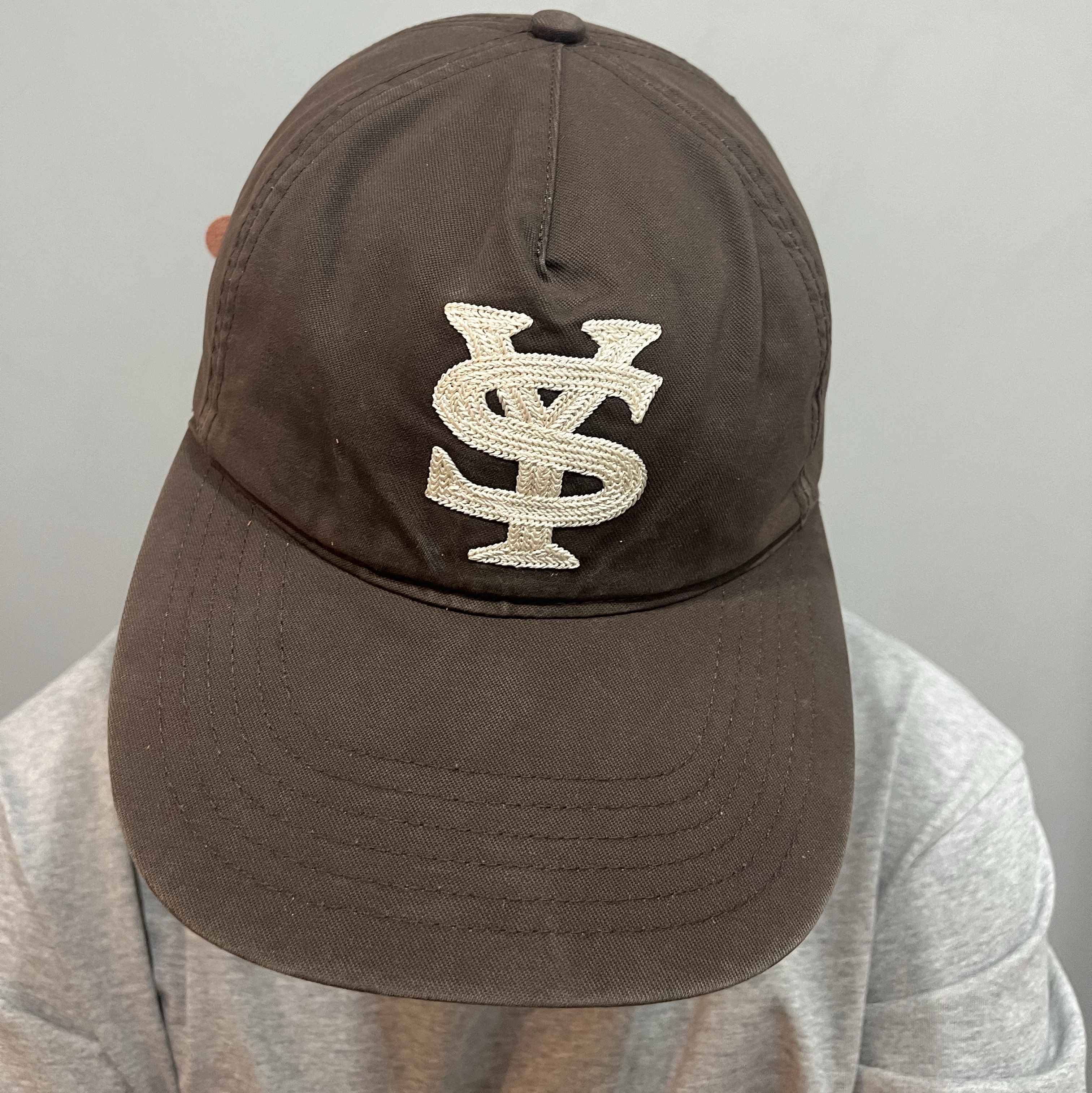 Sunday Ceremony Sy Logo 5 Panel Cotton Cap - Brown 착용 스타일