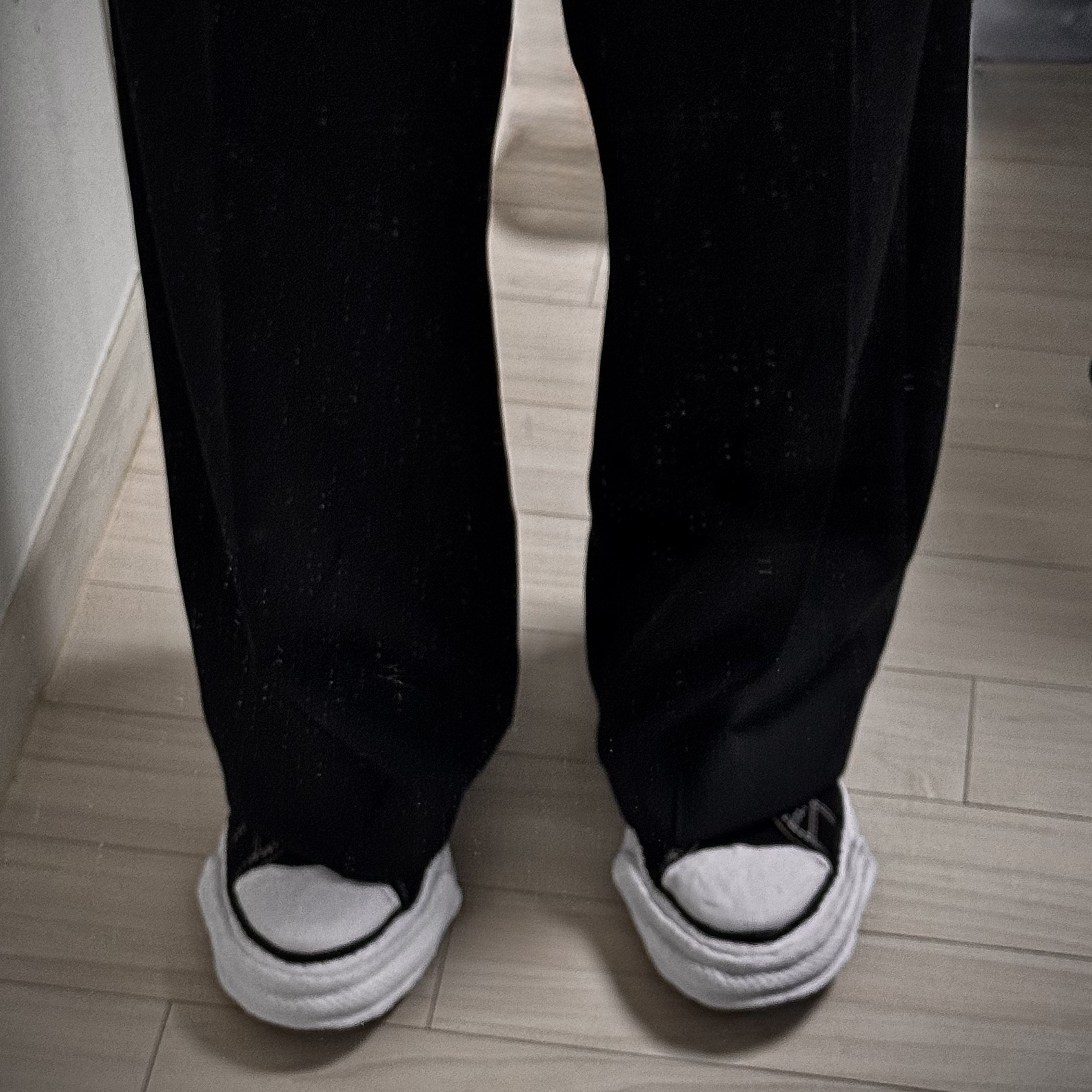 Maison Mihara Yasuhiro Peterson23 OG Sole Canvas Low-top Sneakers Black 착용 스타일 - 3