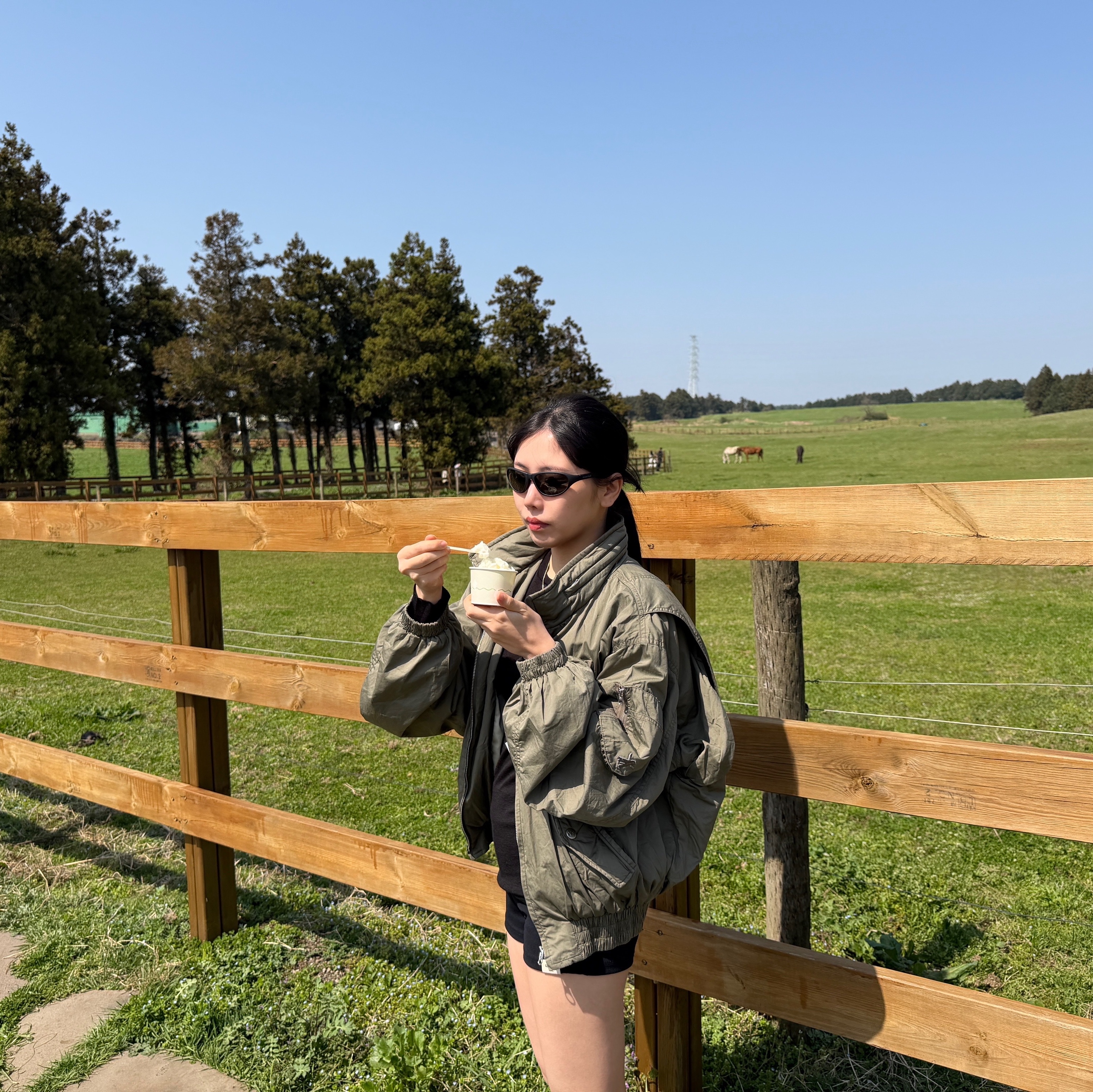 Montbell Polarized Trekking Glasses Black Black 착용 스타일