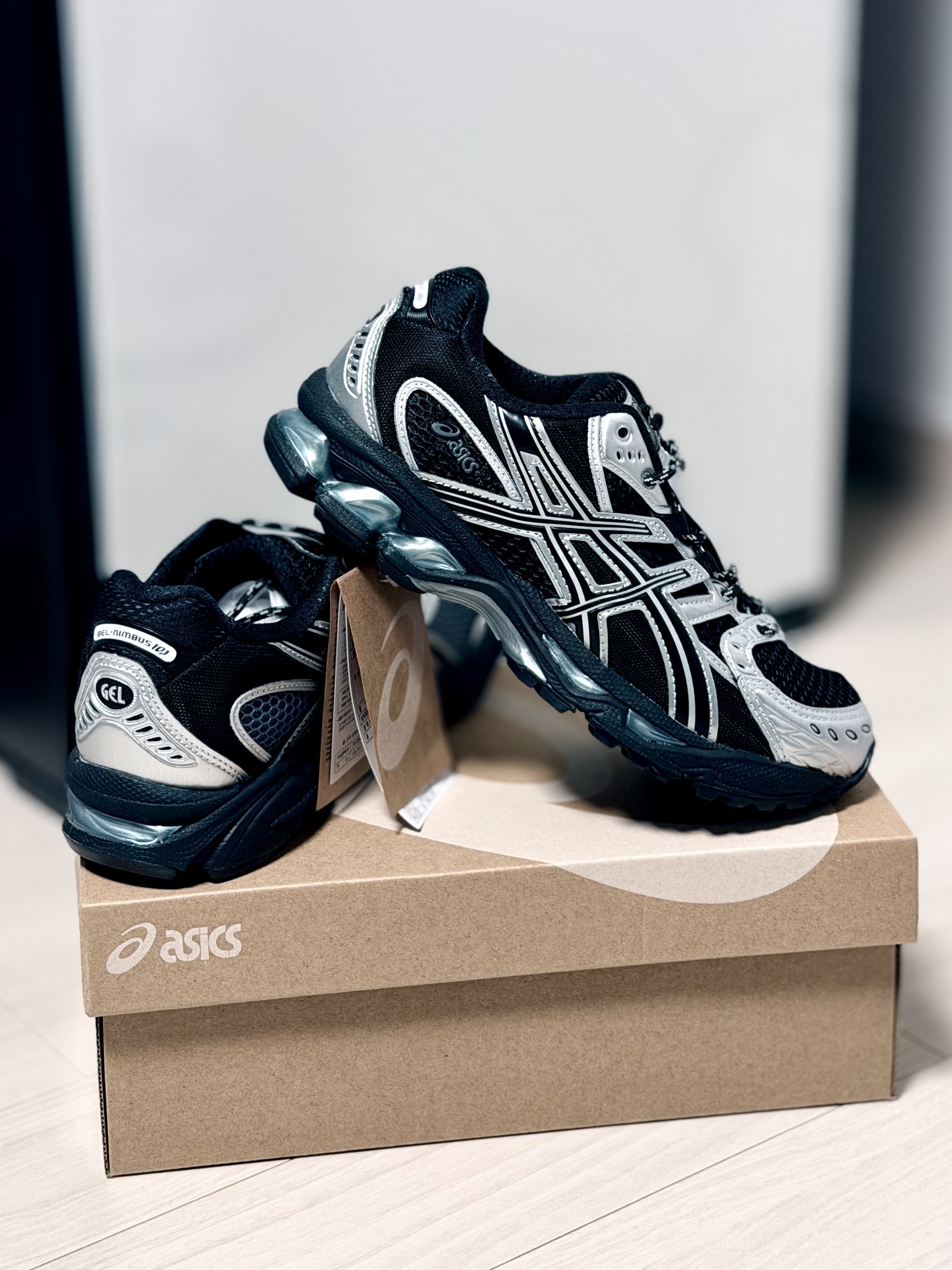 Asics Gel-Nimbus 10.1 Black Pure Silver - Korea Exclusive 착용 스타일