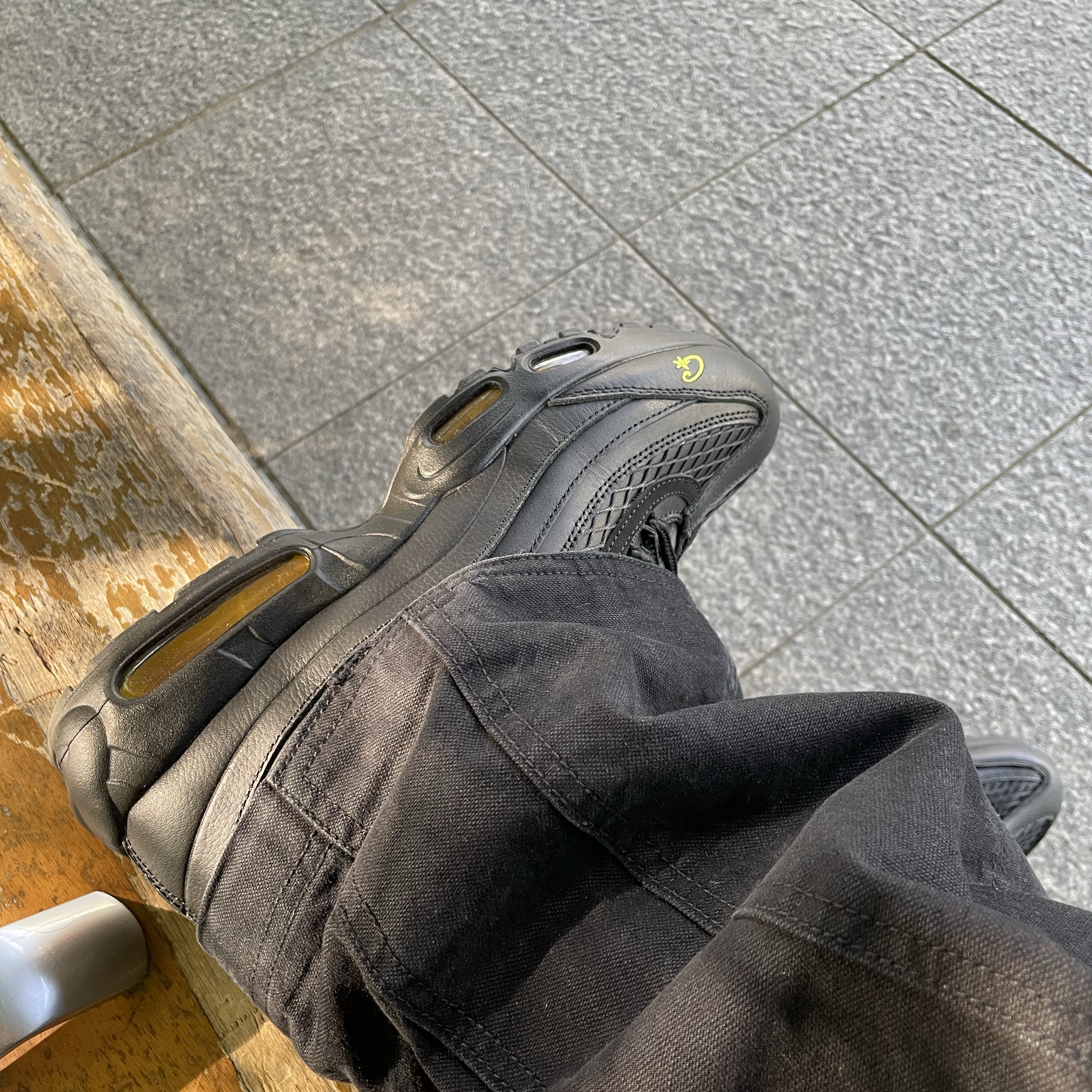 Nike x Corteiz Air Max 95 Black and Tour Yellow 착용 스타일