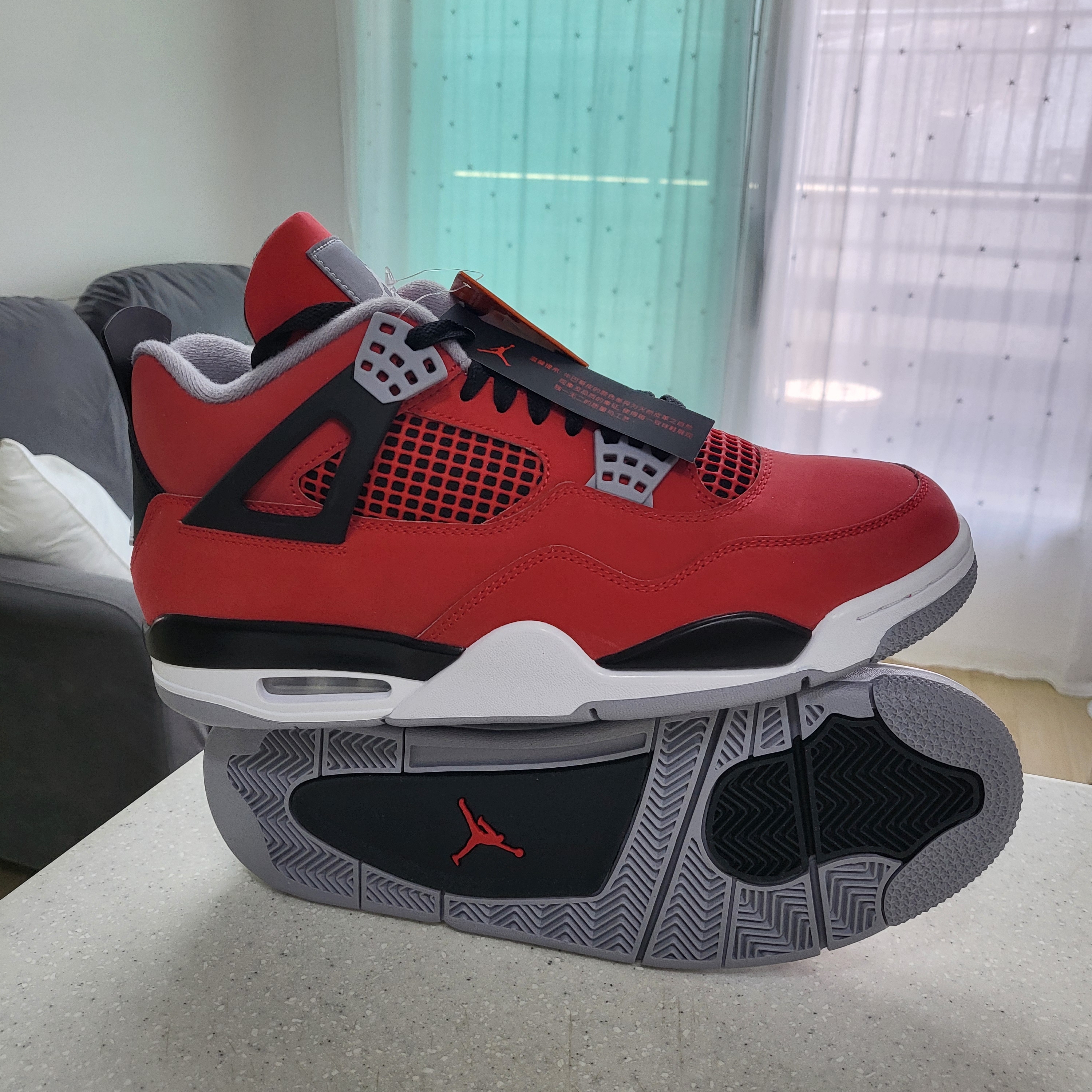 Jordan 4 Toro Bravo Fire Red and Black 2026 착용 스타일 - 4