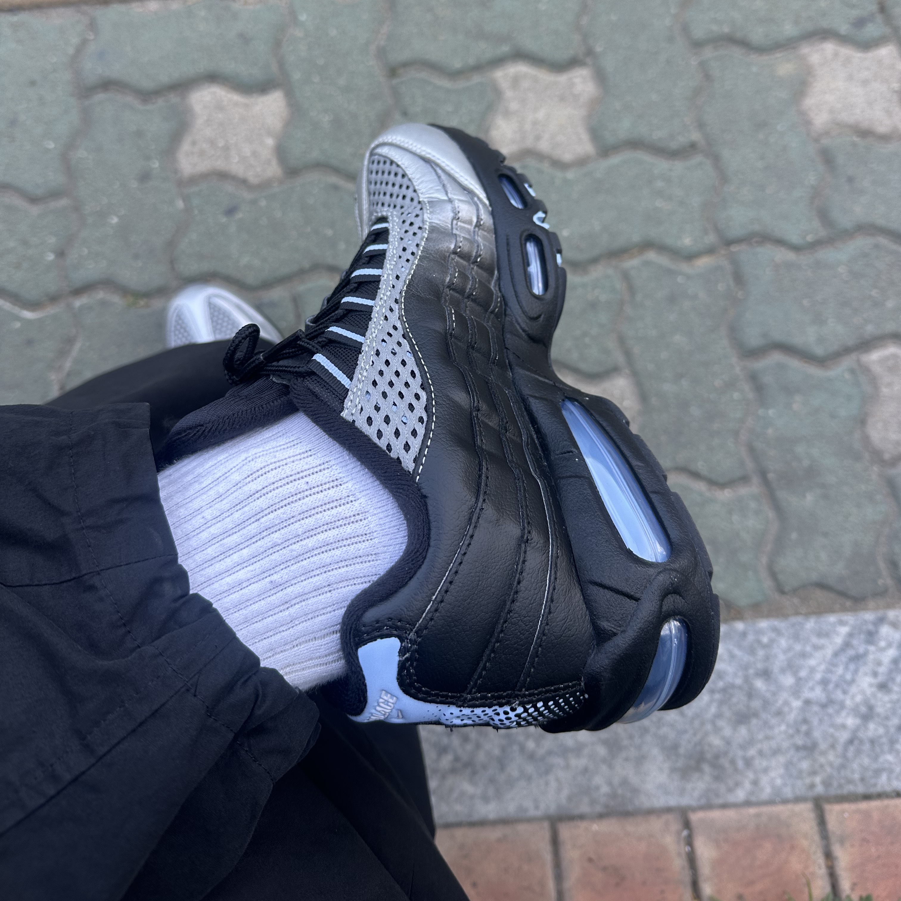 Nike x Palace Air Max 95 Metallic Silver Aluminum 착용 스타일