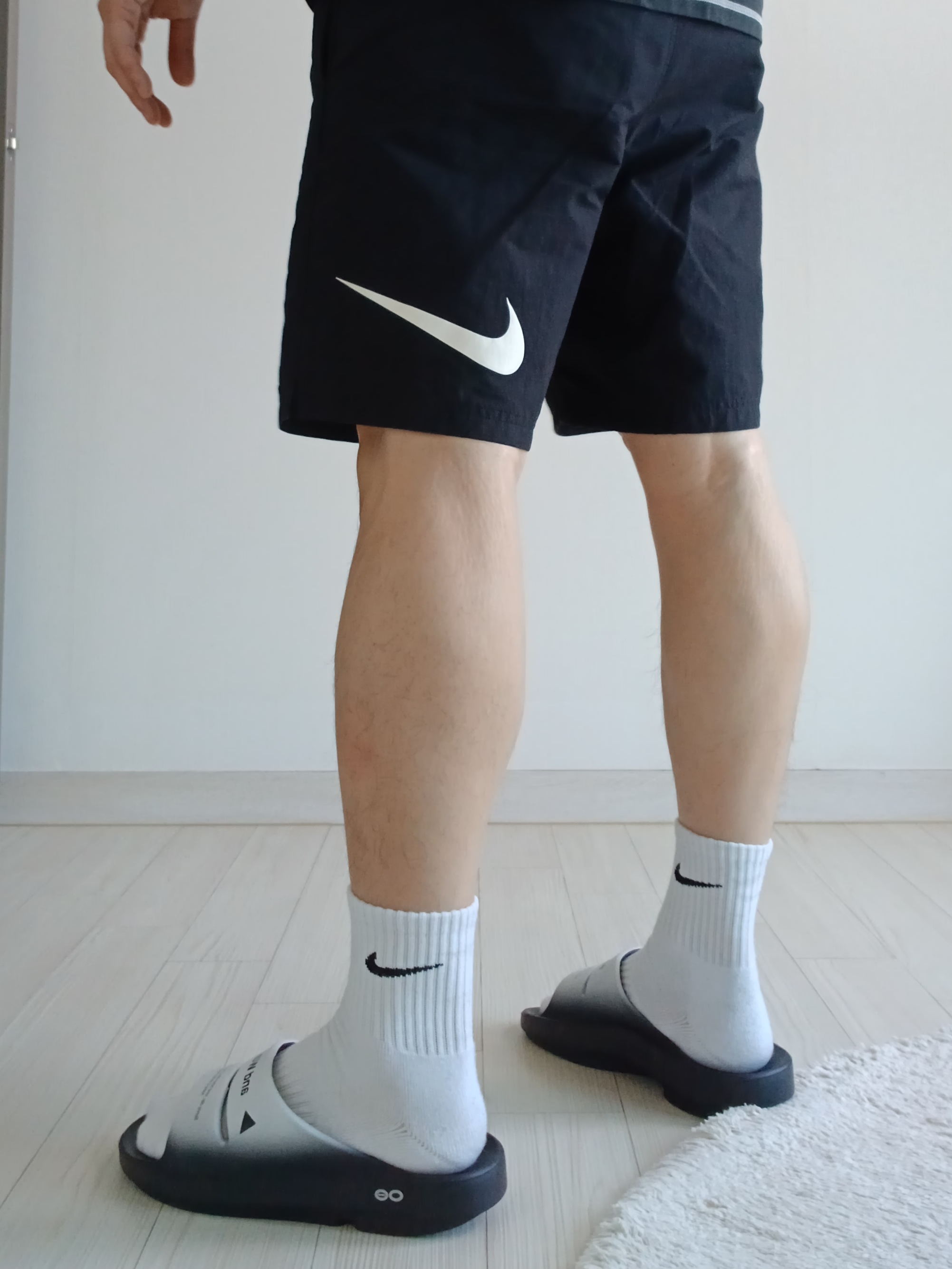 Nike x Stussy Shorts Black (FJ9167-010), Nike Everyday Cushioned Training Crew Socks White Black (6 Pack/Korean Ver.) 착용 스타일 - 5
