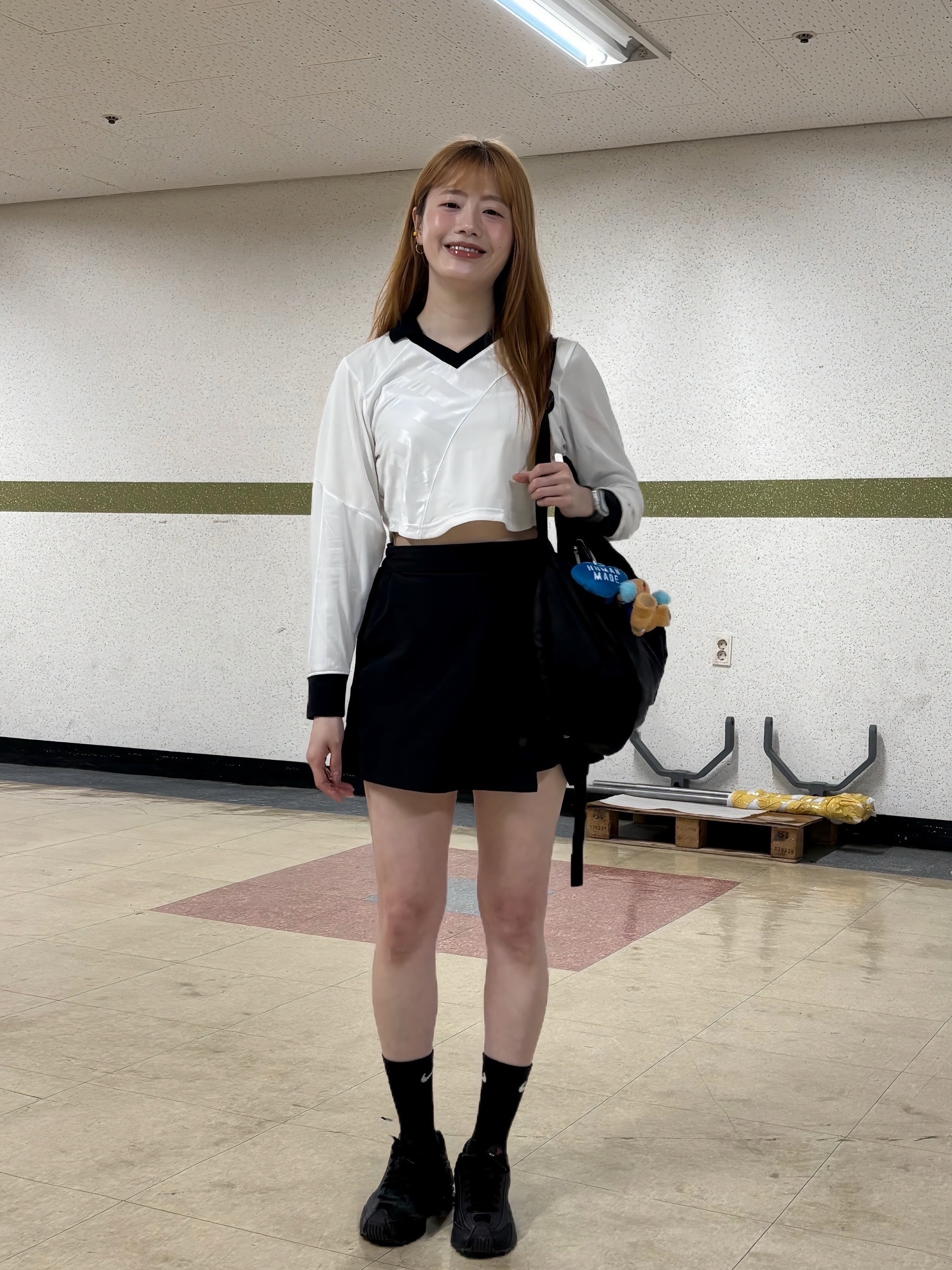 (W) Nike Shox R4 Black, Starbucks x KBO Lions Bearista Keychain 착용 스타일 - 6