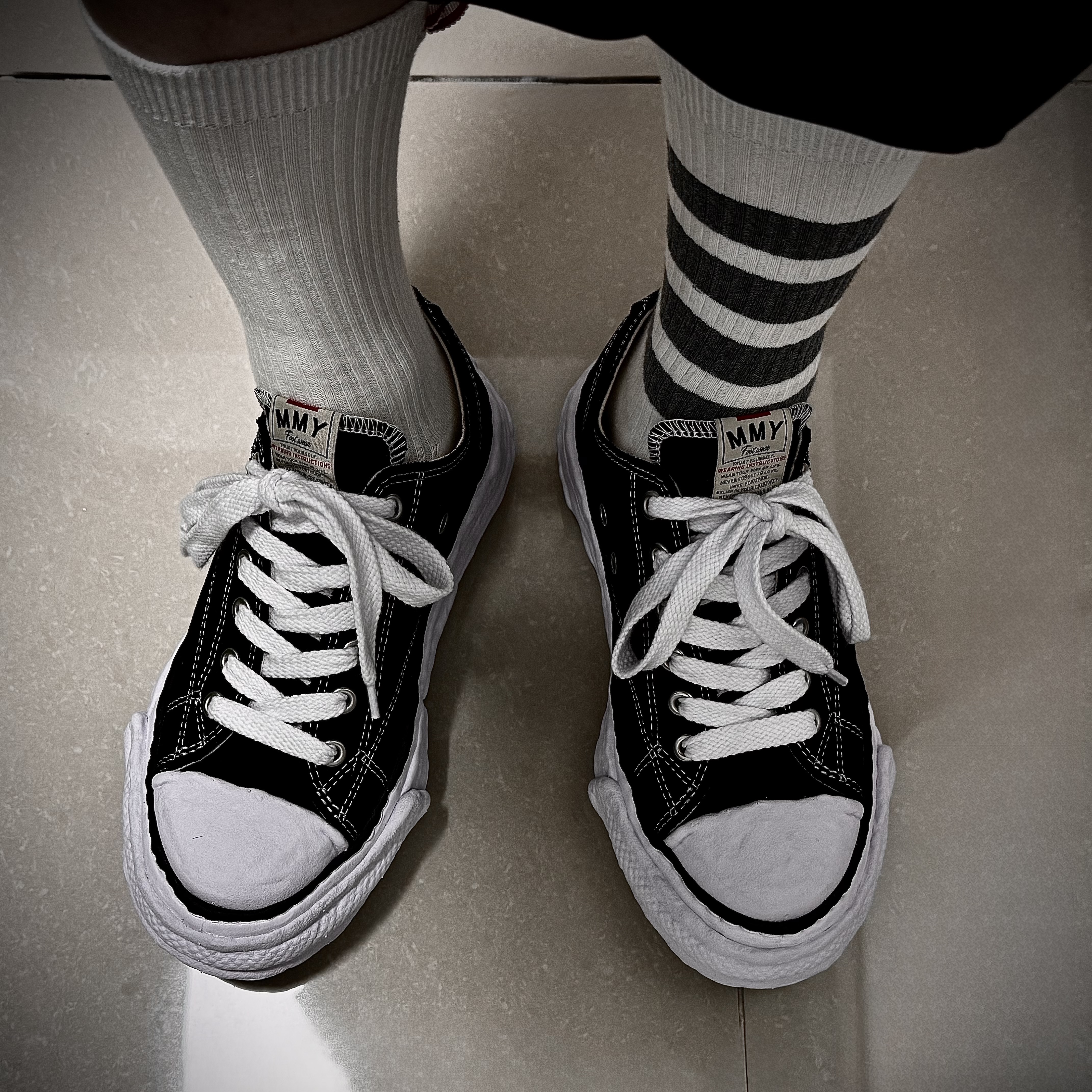 Maison Mihara Yasuhiro Peterson23 OG Sole Canvas Low-top Sneakers Black 착용 스타일 - 2