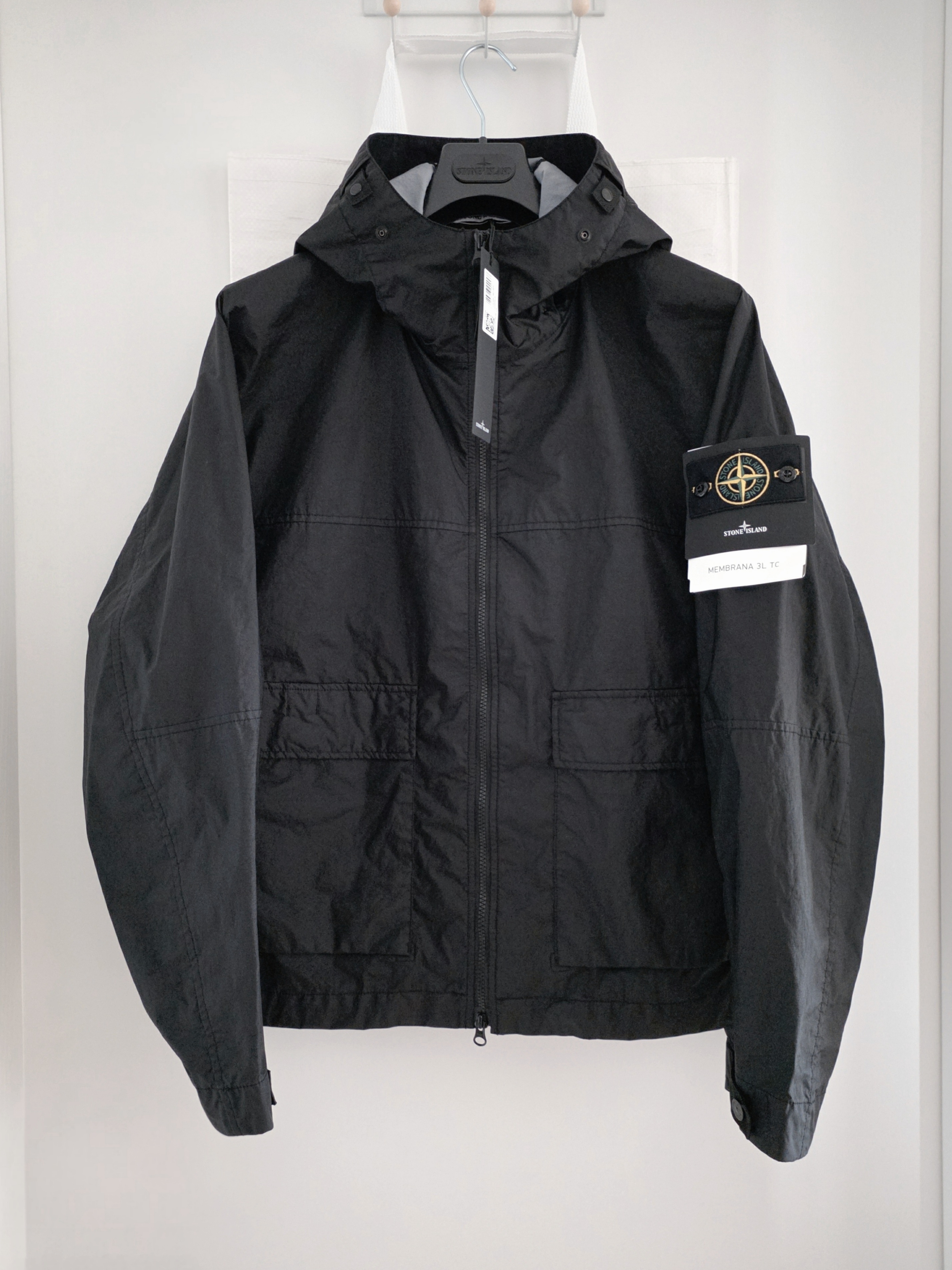Stone Island 4100004 Membrana 3L TC Hooded Jacket with Water-Resistant Membrane Black - 26SS 착용 스타일
