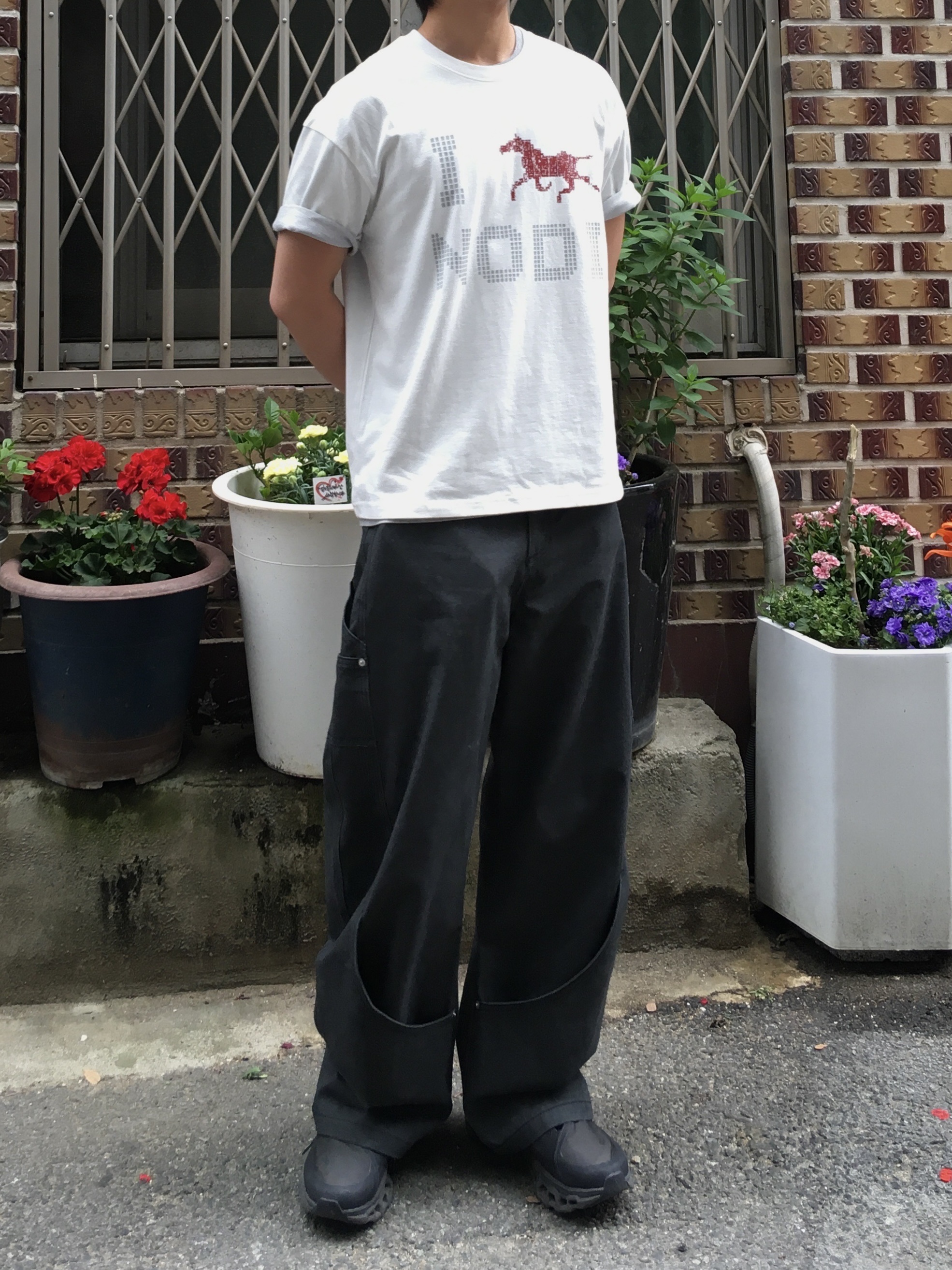 NODI System Error Horse Crop Tee Ivory, On Running x Post Archive Faction (Paf) Cloudmonster 2 Thorn Brown 착용 스타일 - 5