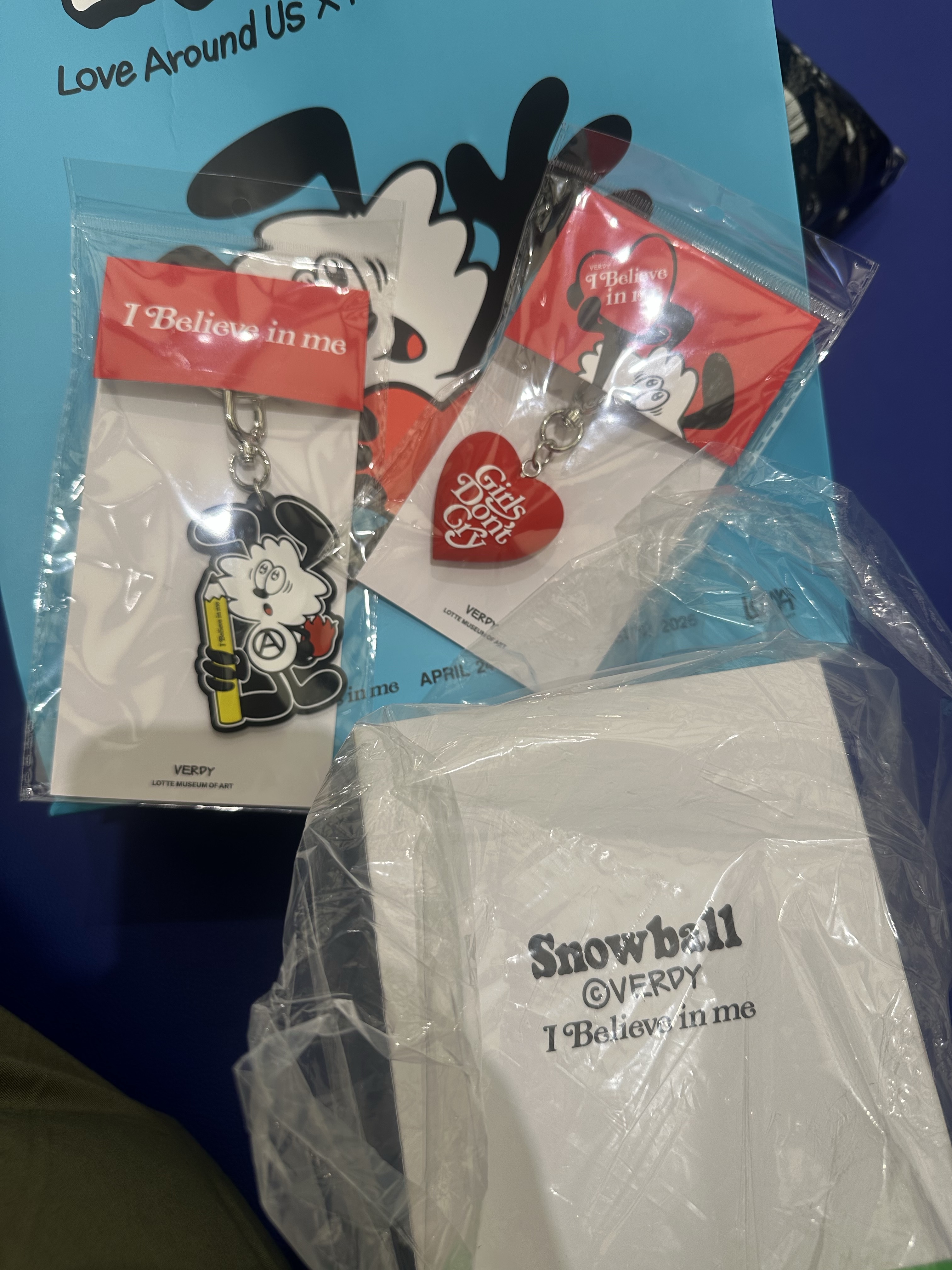 Verdy x Lotte Museum Snowball, Verdy x Lotte Museum Girls Don't Cry heart Keyring 착용 스타일