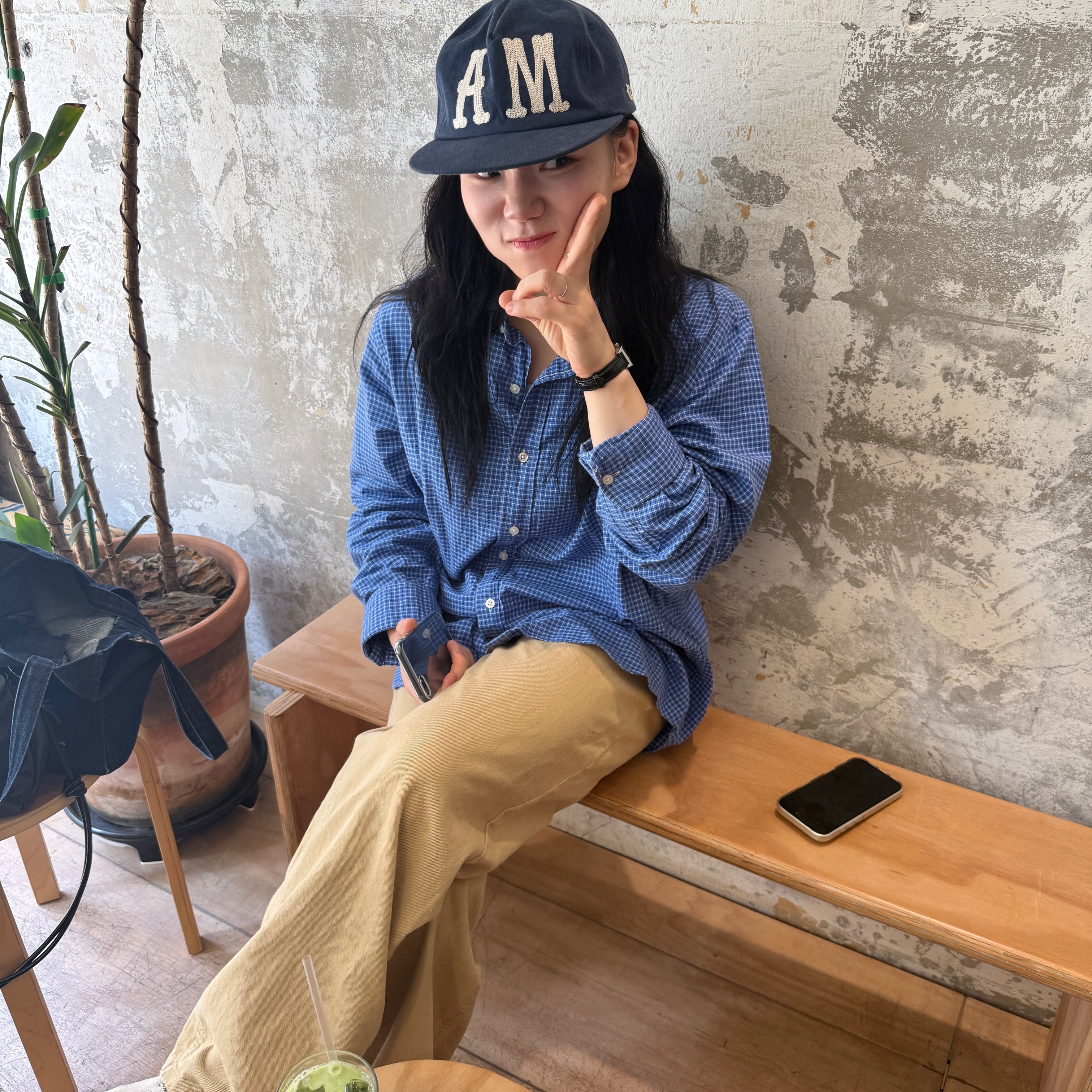 AMOU A.M 5Pannel Cap Navy 착용 스타일 - 2