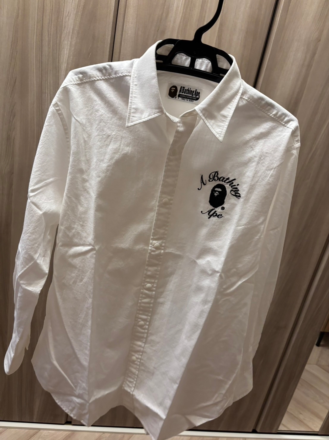 (W) BAPE College Shirt White 착용 스타일
