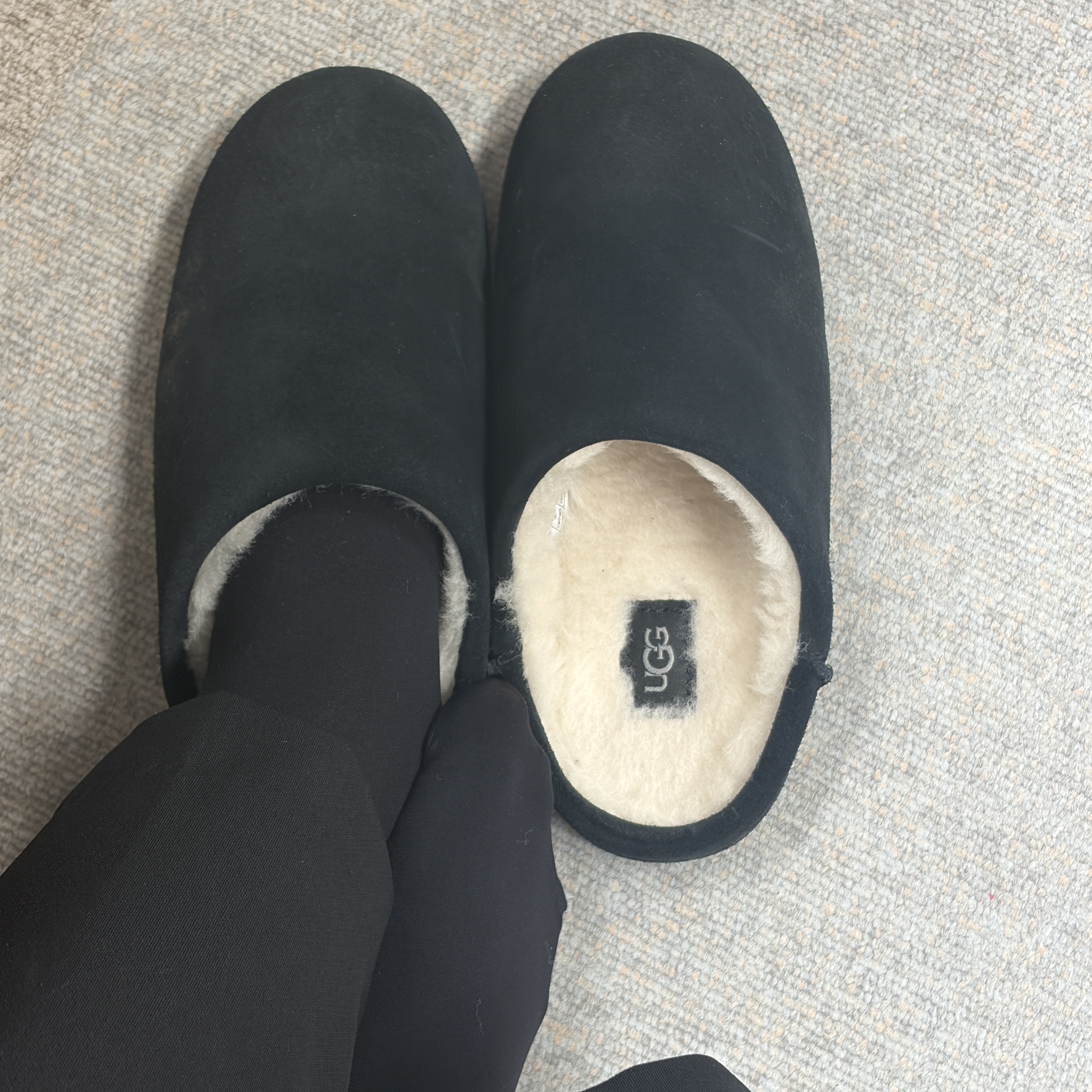 (W) UGG Elea Slip-On Black 착용 스타일