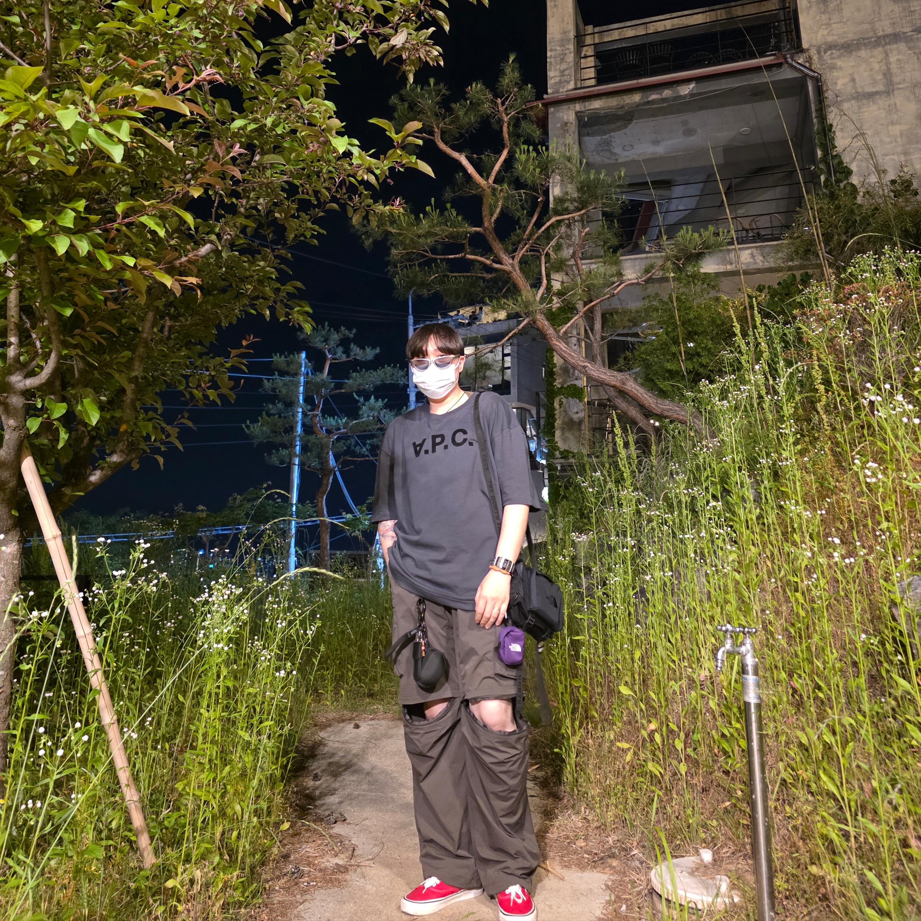 The North Face Purple Label Cordura Nylon Shoulder Bag Black, Montbell Trekking Glasses Silver Metallic Light Grey 착용 스타일 - 4
