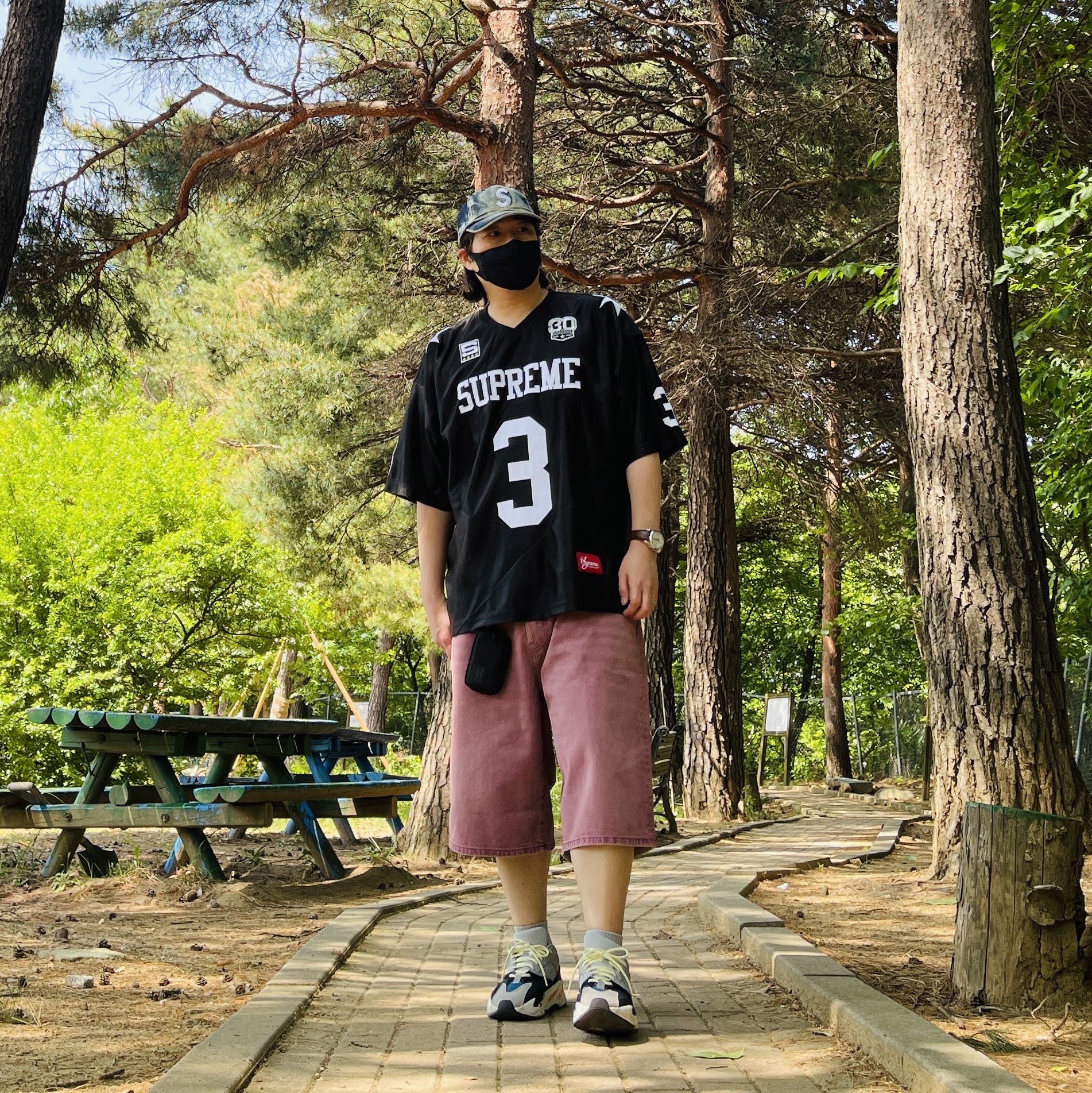 Supreme Baggy Denim Short Overdyed Purple - 26SS, Supreme Star Football Jersey Black - 24FW 착용 스타일 - 4