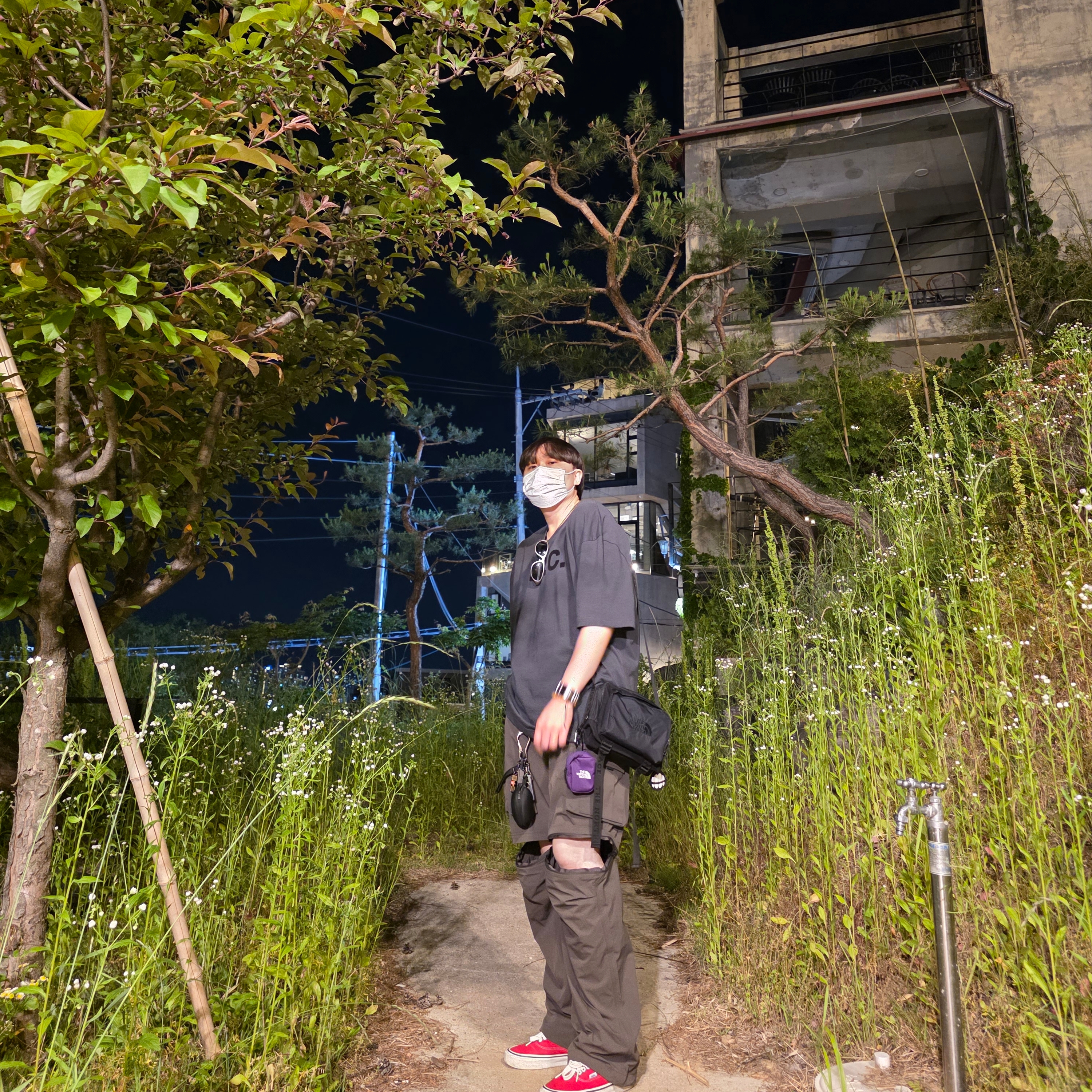 The North Face Purple Label Cordura Nylon Shoulder Bag Black, Montbell Trekking Glasses Silver Metallic Light Grey 착용 스타일 - 1