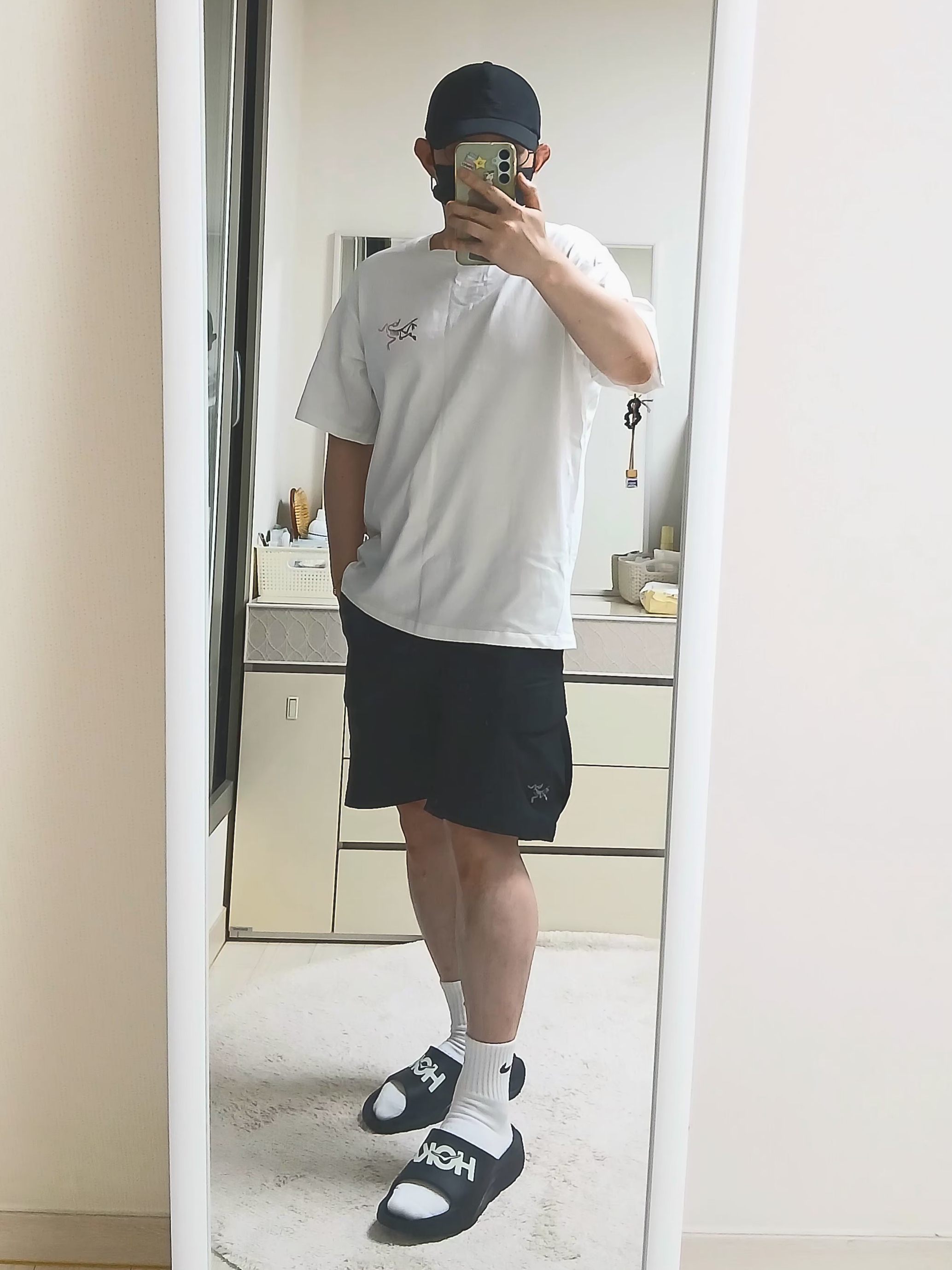 Arc'teryx Rampart Shorts 9 Inch Black, (W) Lululemon Fast and Free Ponytail Running Hat Black 착용 스타일 - 1