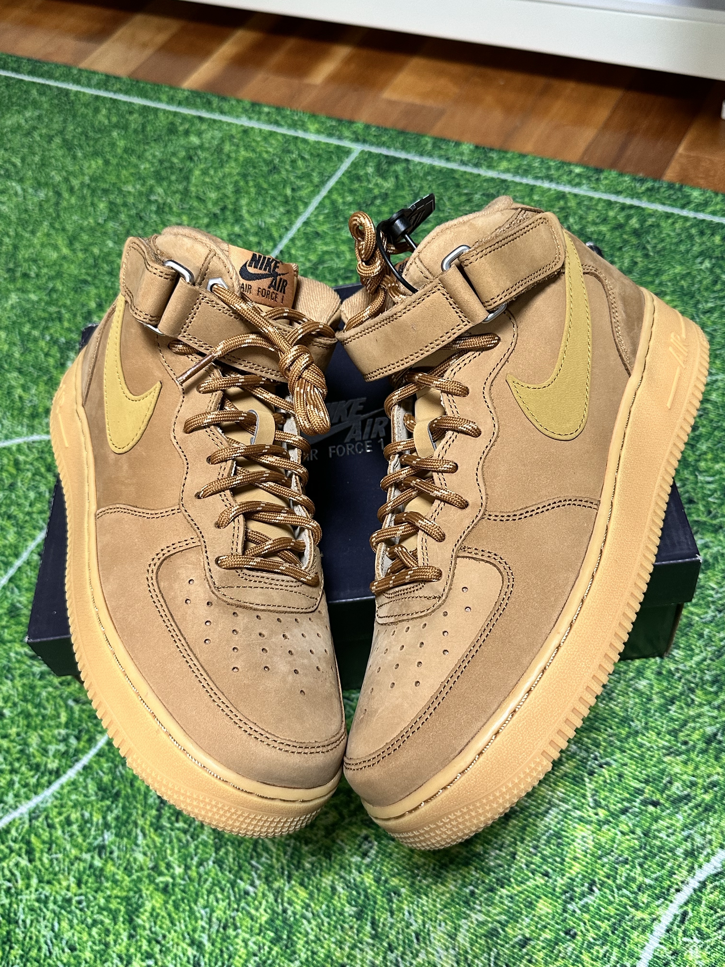 Nike Air Force 1 Mid '07 WB Flax 착용 스타일