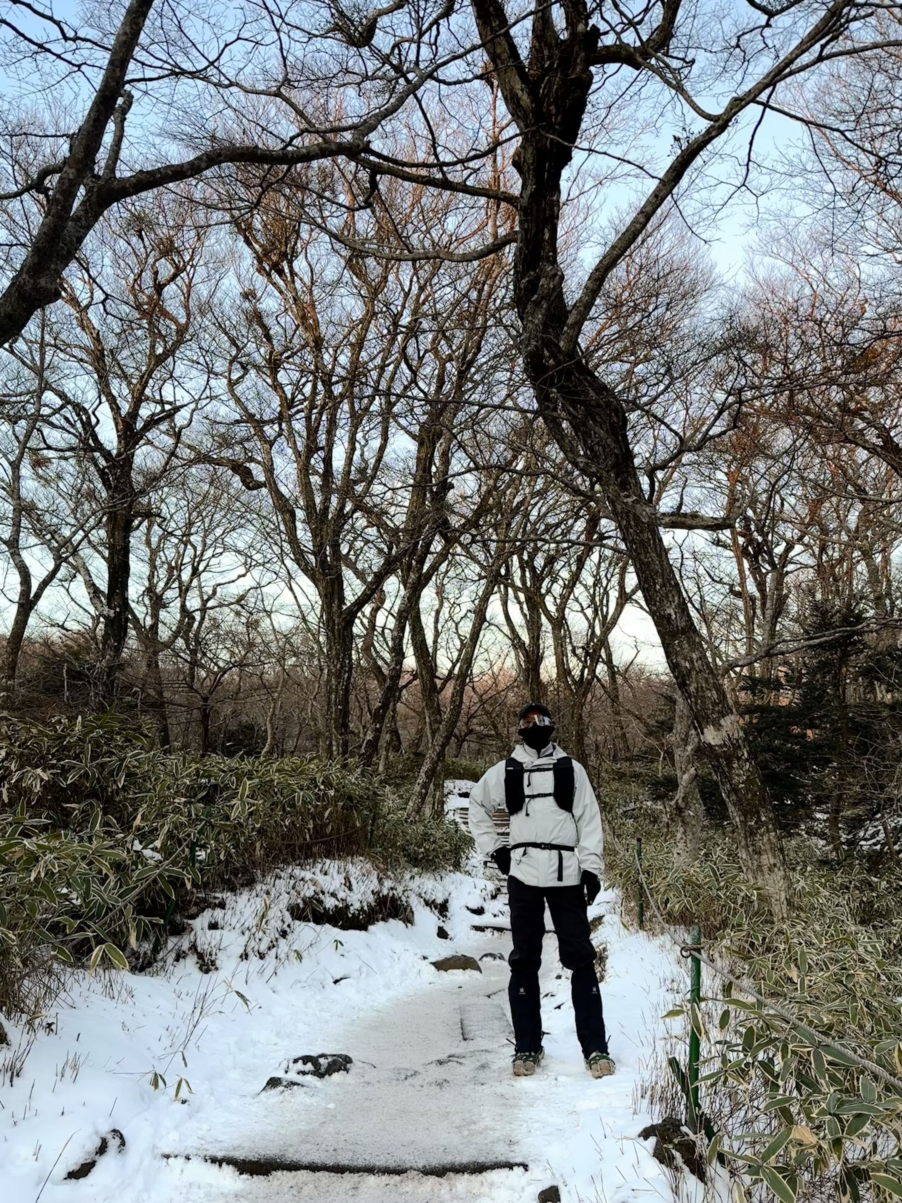 Nike ACG Storm-Fit ADV Cascade Rains Full Zip Jacket Photon Dust - Asia, Nike ACG Trail Cap Black 착용 스타일 - 3