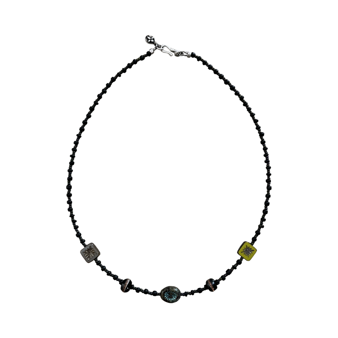 노티스에바샘 우파 넥크리스(Noticevasam Wopar Necklace)