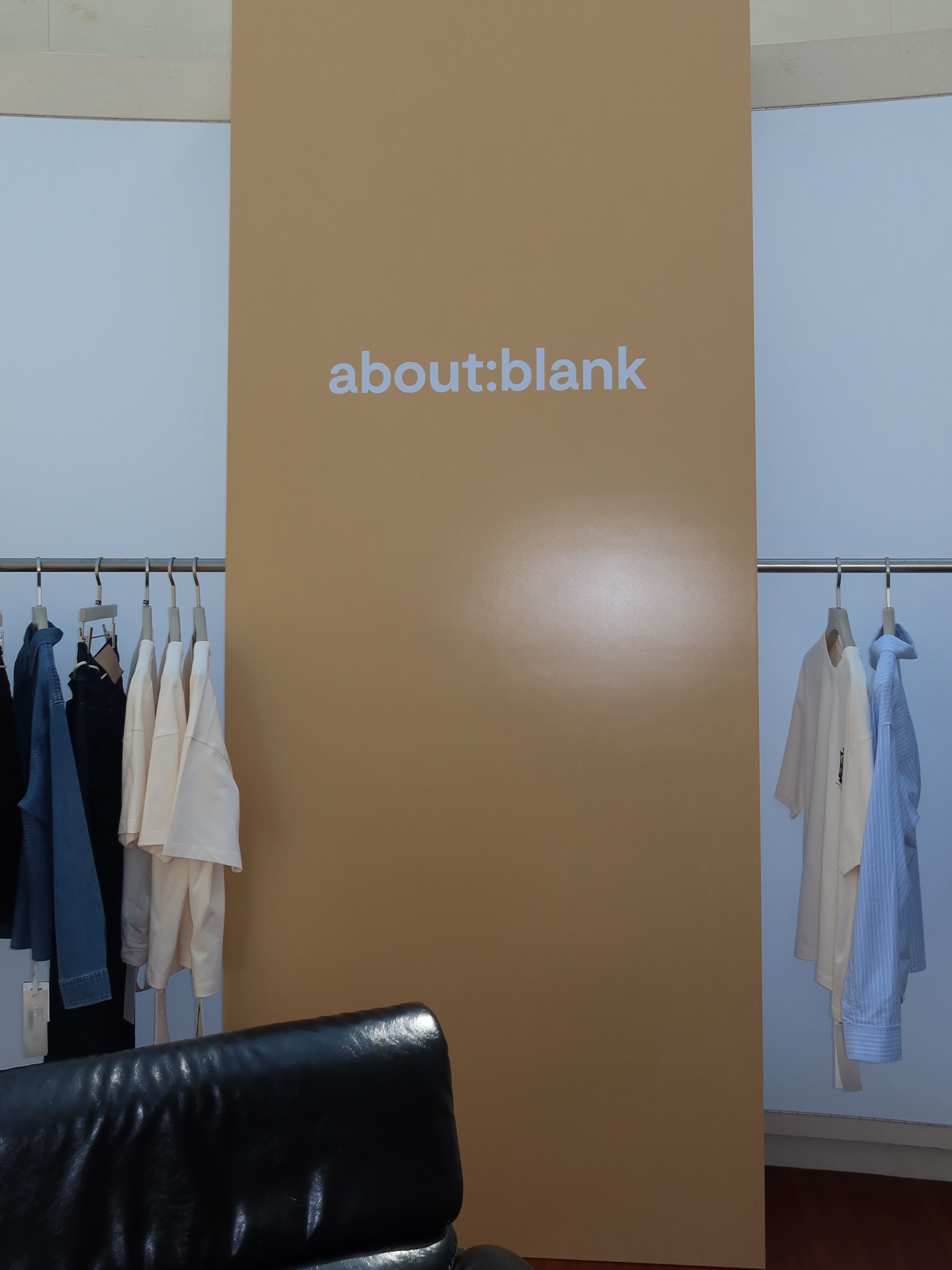 [KREAM 단독] [재입고] About:Blank Monogram Contrast Cap Ecru Navy - 26SS 착용 스타일 - 3