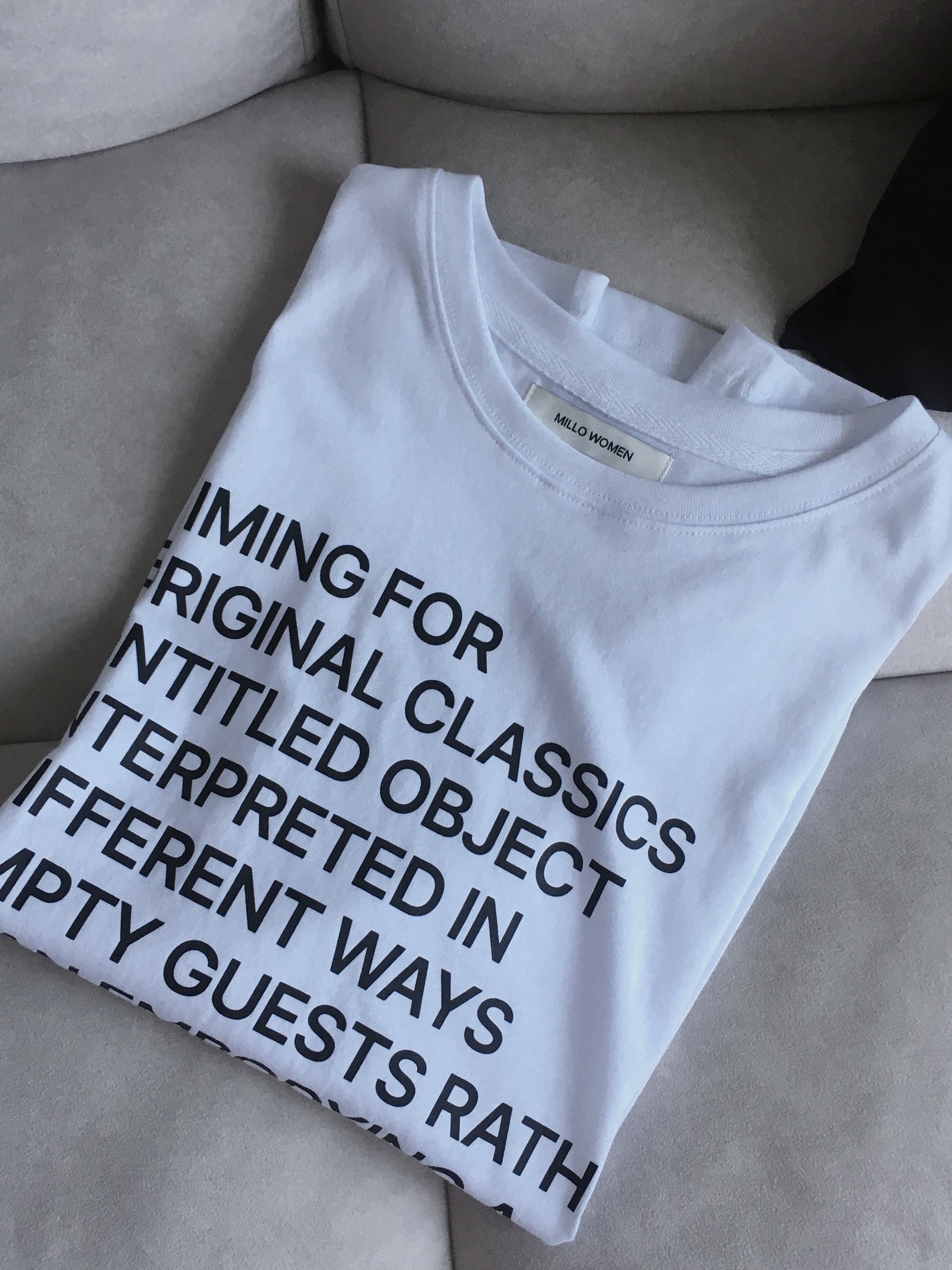 MILLO WOMEN Lettering Archive T-shirts White 착용 스타일 - 5