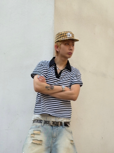 ROARINGRAD Striped Polo T-shirt Black 착용 스타일