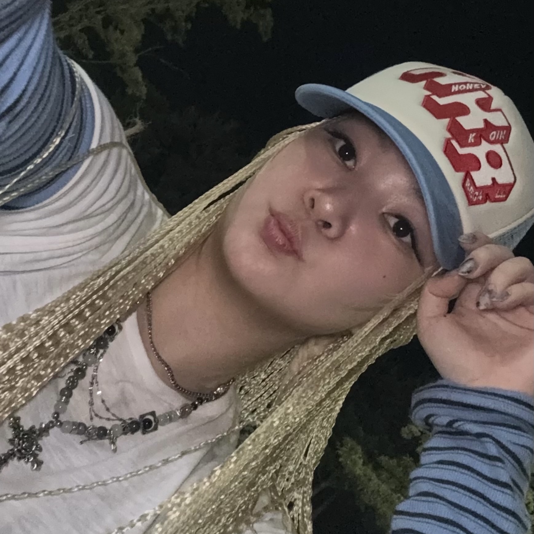 Honey Scoop House HKR Logo Trucker Cap Sky Blue 착용 스타일 - 3