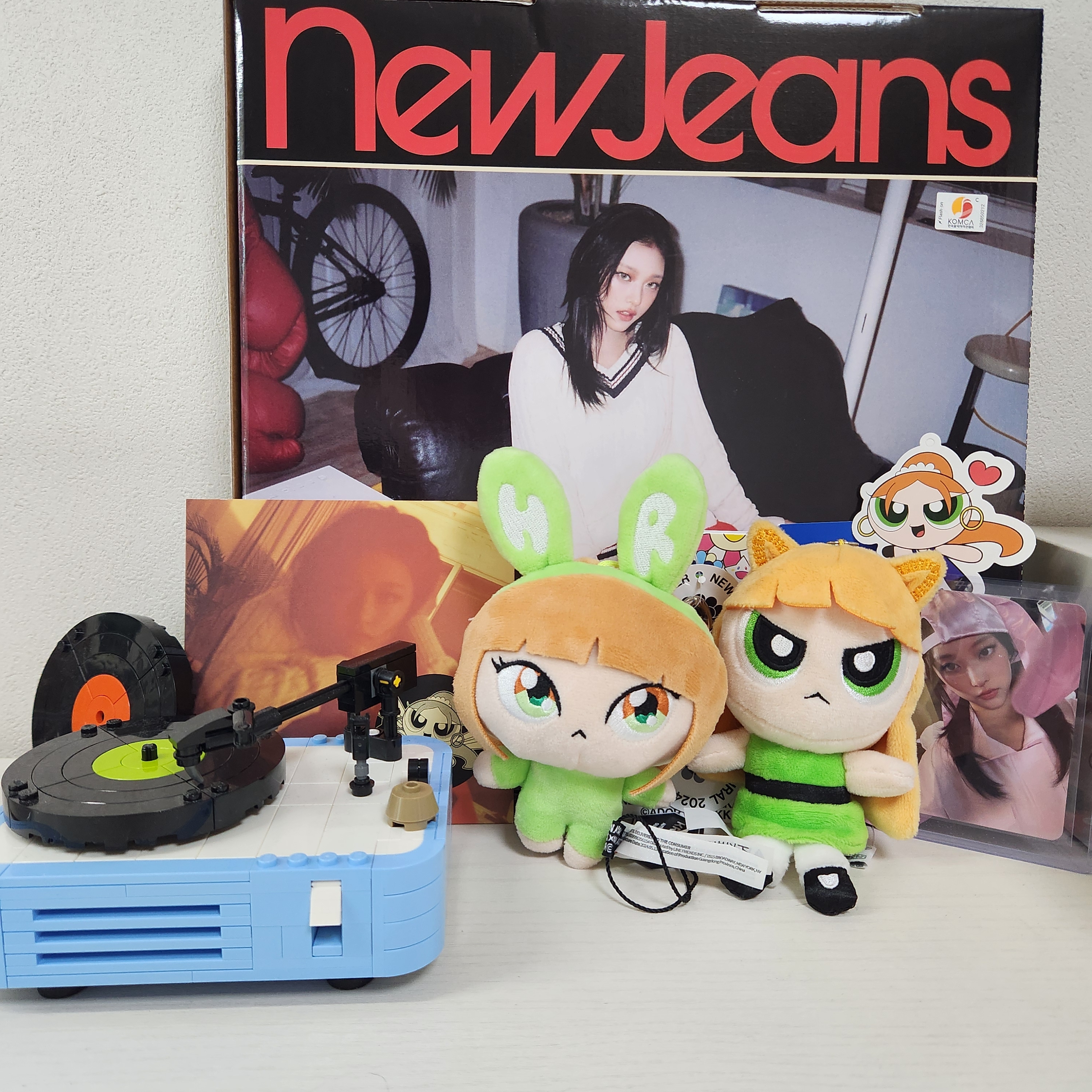 NewJeans x Murakami Plush Keyring Haerin, Newjeans x The Powerpuff Girls Bag Charm Haerin 착용 스타일