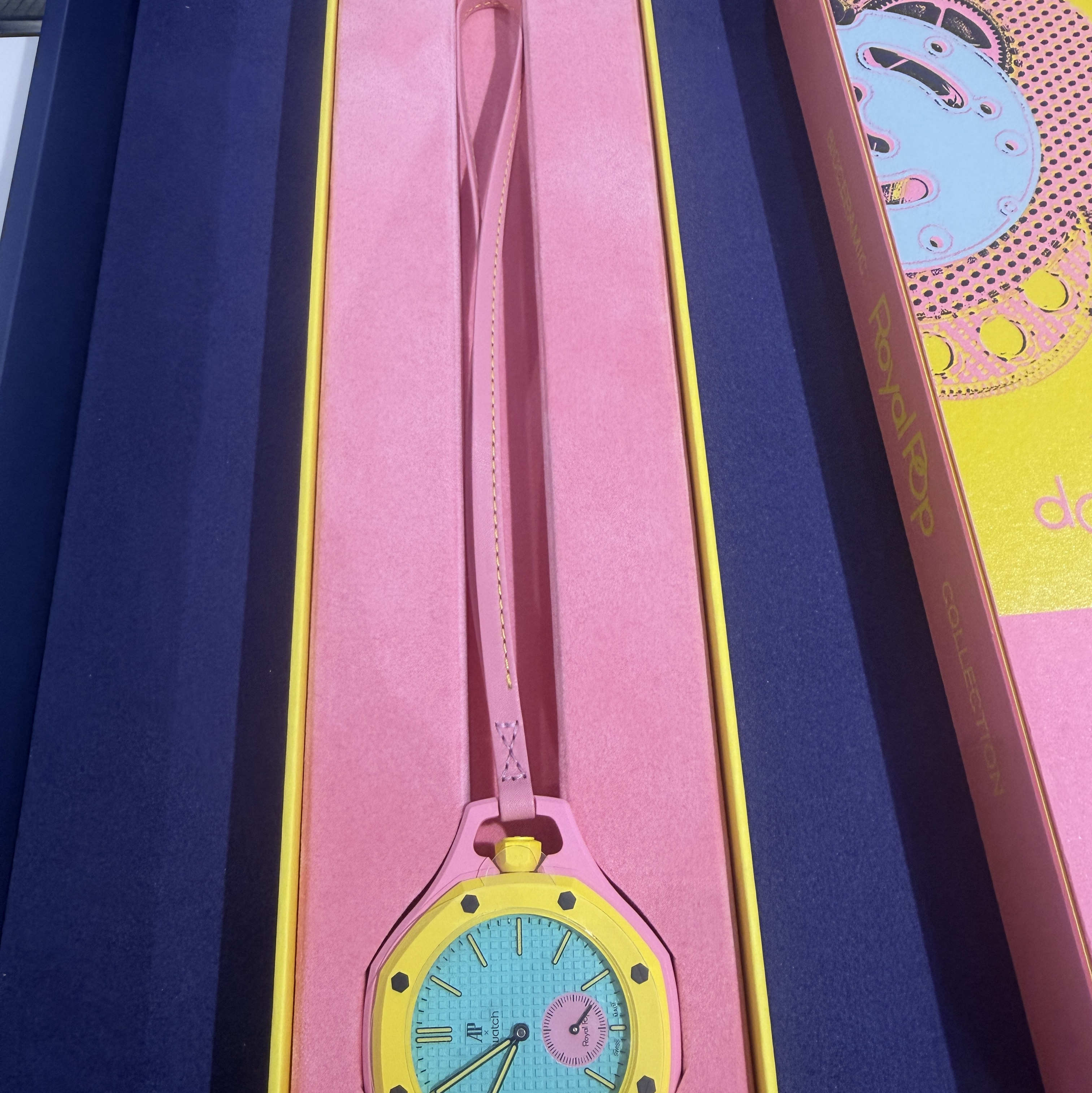 Swatch x Audemars Piguet Bioceramic Royal Pop Otg Roz 착용 스타일