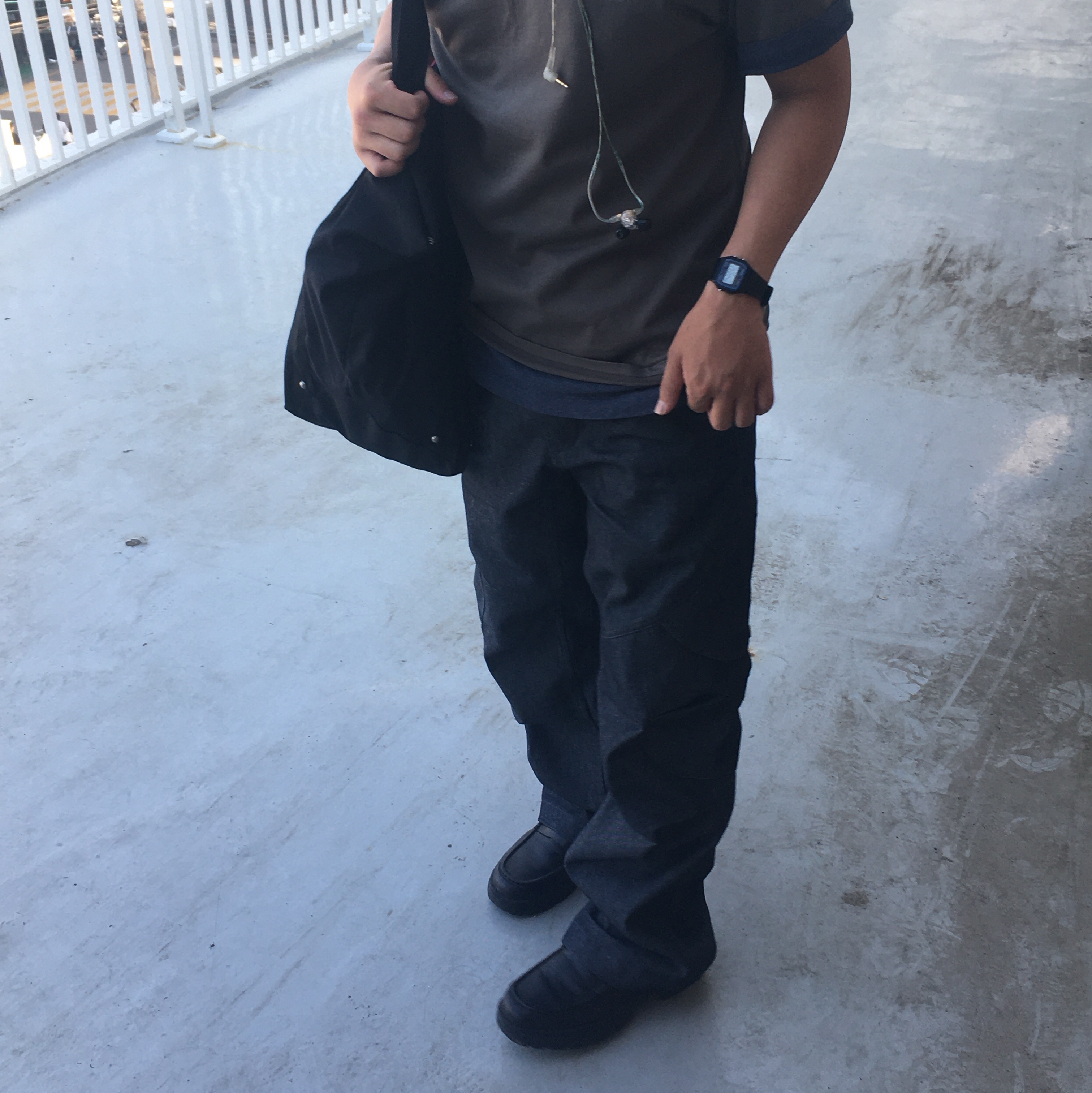 Ignota Core:13 Tote Bag Black, IGNOTA Core:14 Shell Cargo Pants Indigo 착용 스타일 - 2