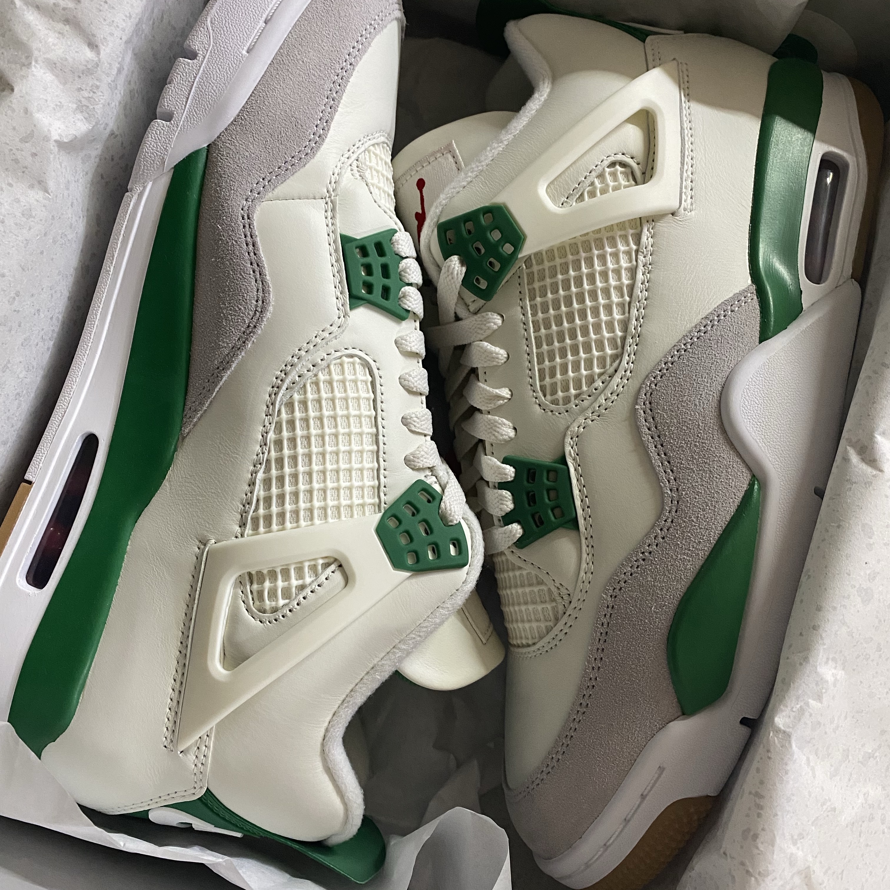 Jordan 4 x Nike SB Retro SP Pine Green 착용 스타일