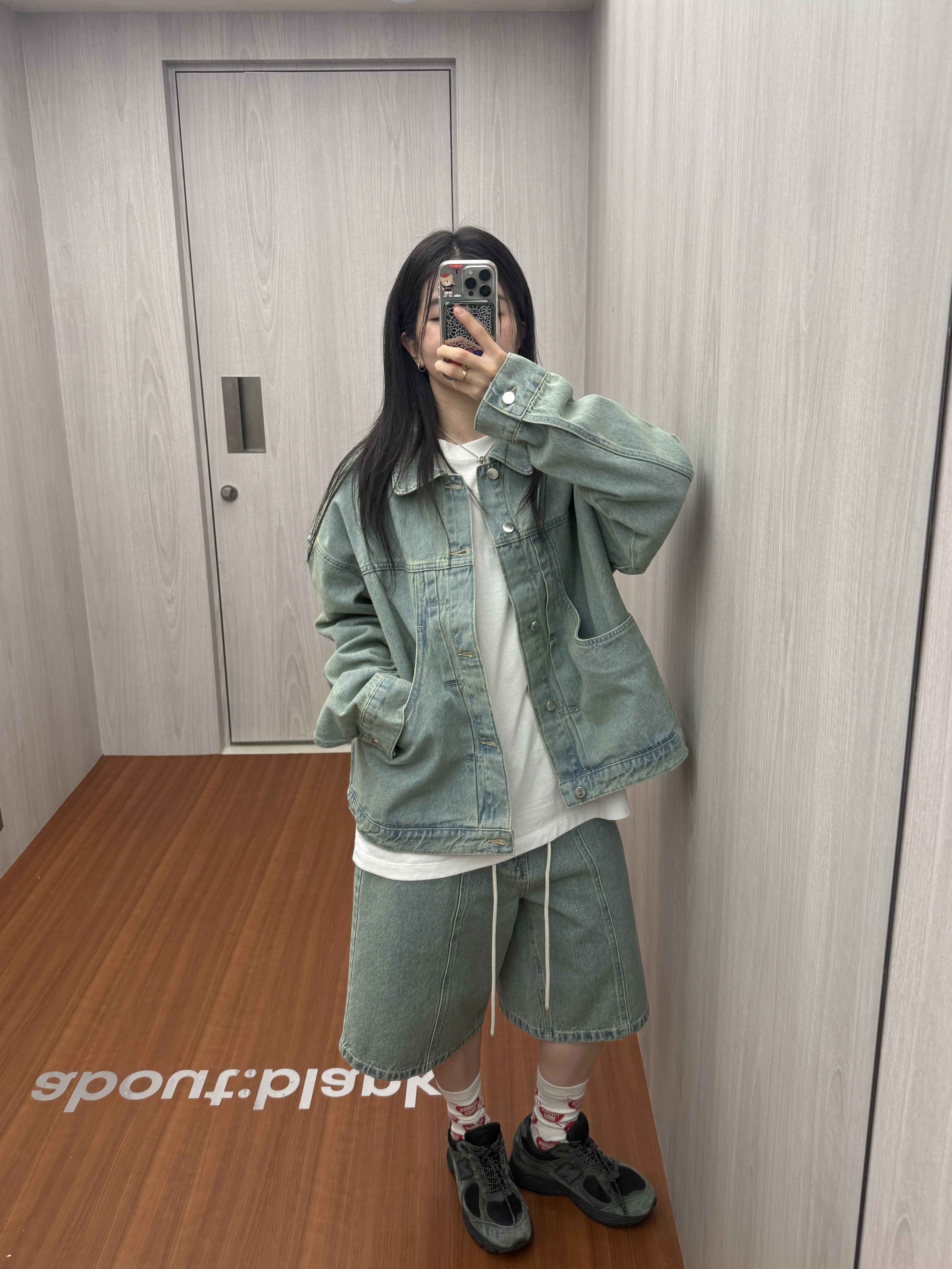 [KREAM 단독] [재입고] About:Blank Monogram Contrast Cap Ecru Navy - 26SS, [KREAM 단독] About:Blank Denim Jacket Murky Wash - 26FW 착용 스타일 - 4