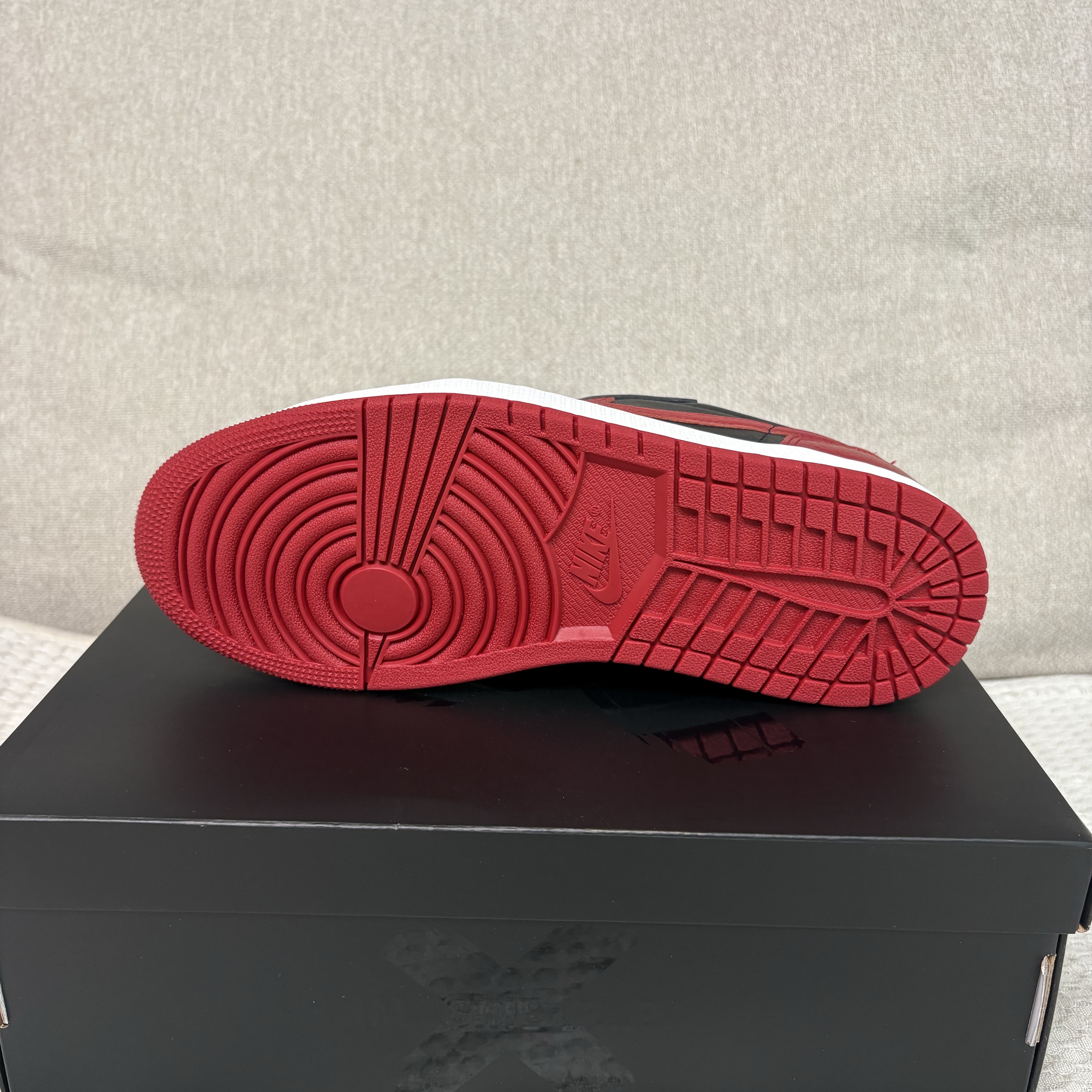 Jordan 1 Retro Low OG Banned 2026 착용 스타일 - 4