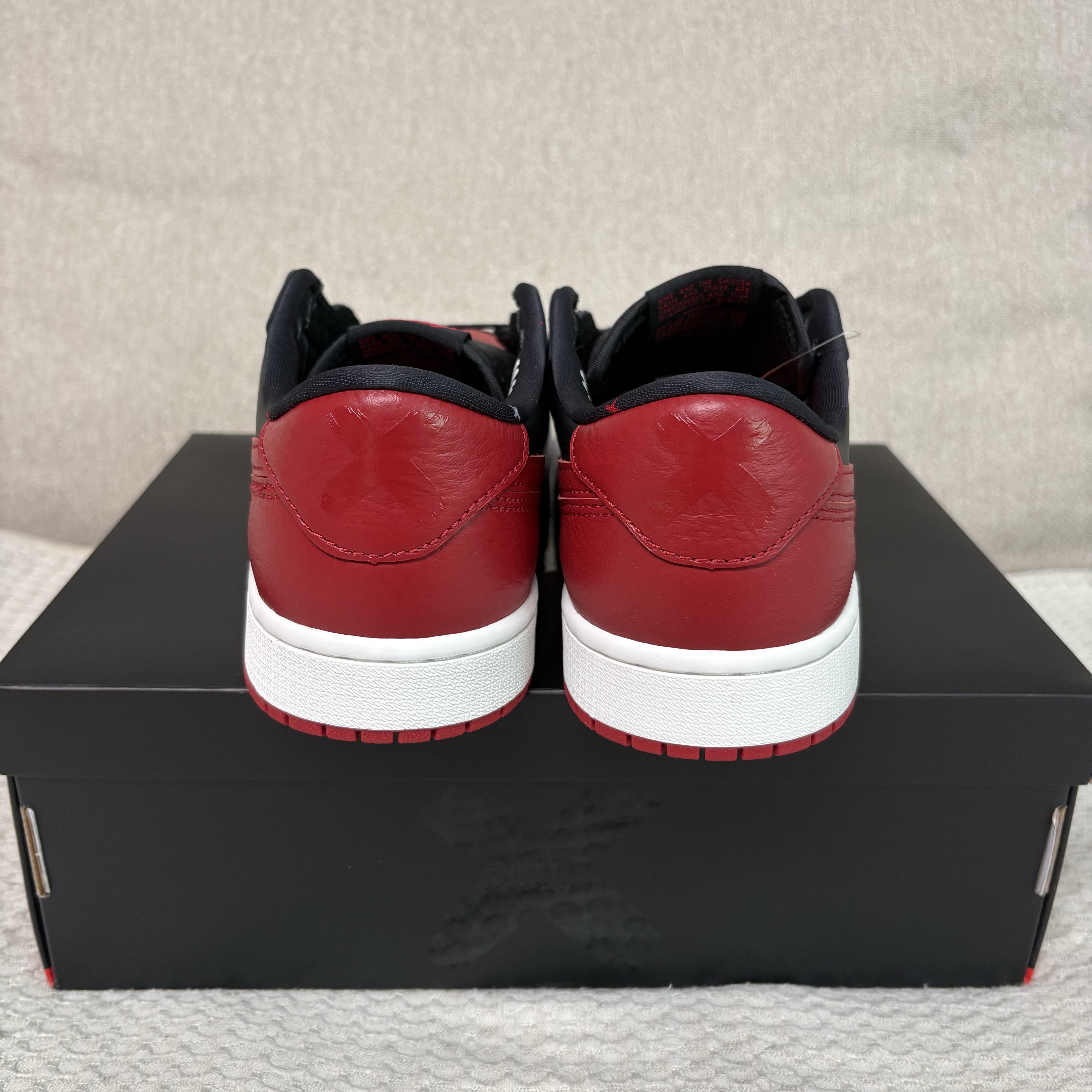 Jordan 1 Retro Low OG Banned 2026 착용 스타일 - 5