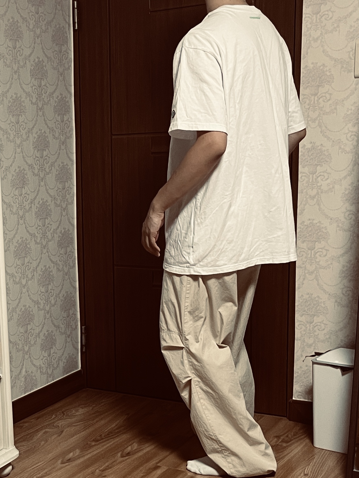 GU x Undercover High Socks Off White 착용 스타일