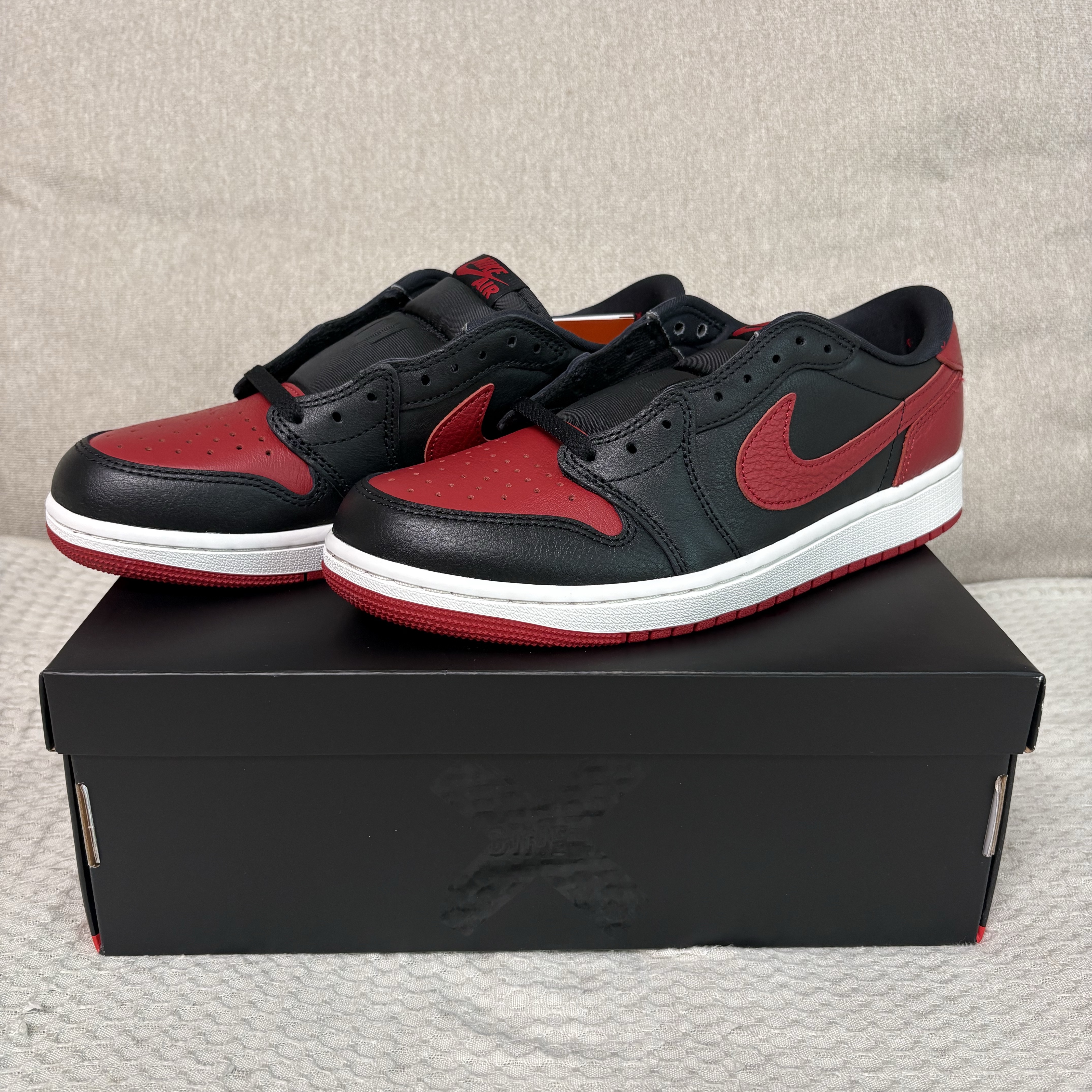 Jordan 1 Retro Low OG Banned 2026 착용 스타일 - 1