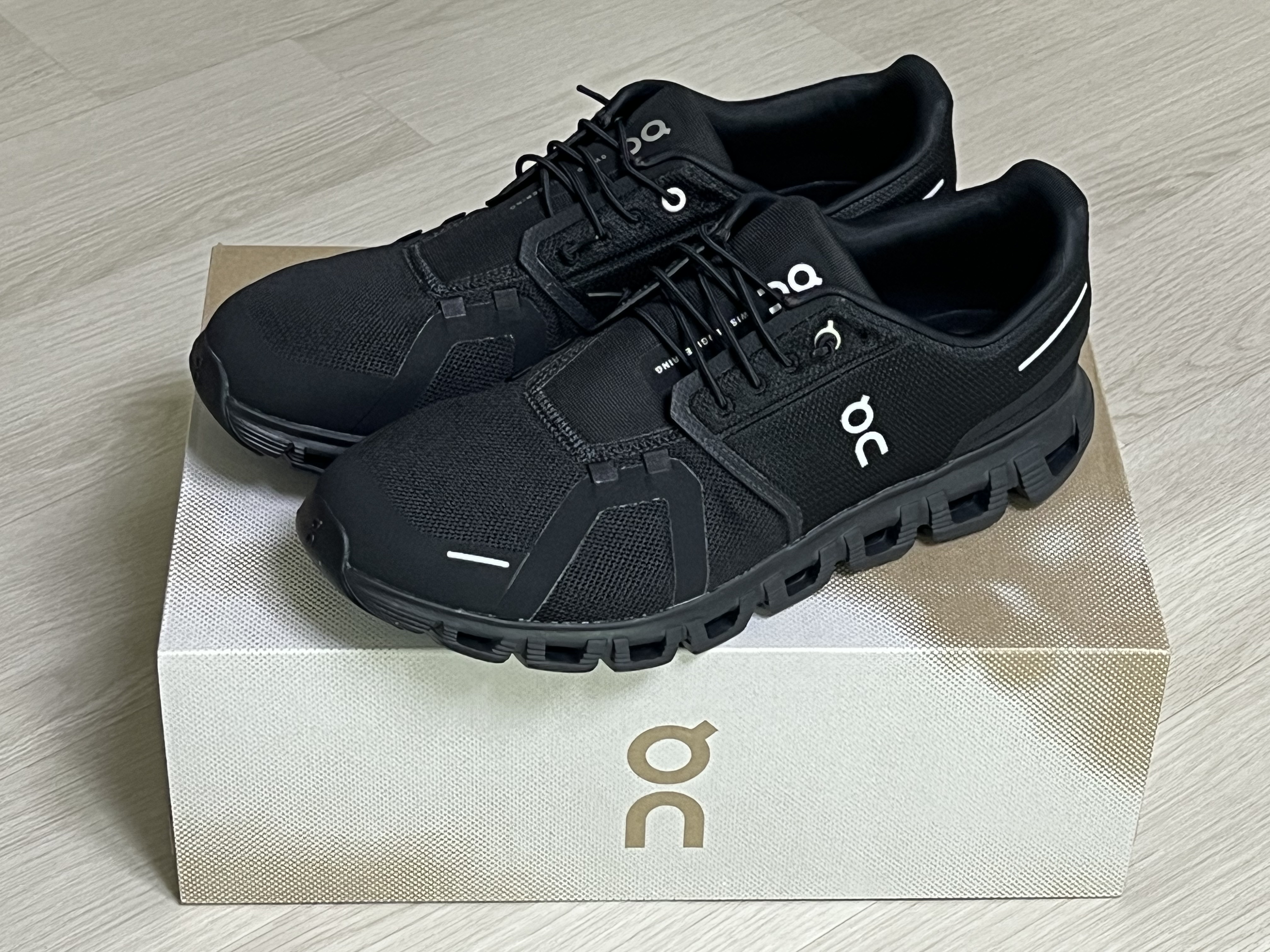 On Running Cloud 6 Black 착용 스타일