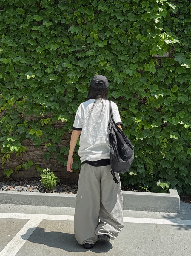 Arc'teryx Gore 5 Panel Cap Black, Mischief Lightweight Zip Around Backpack Black 착용 스타일 - 3