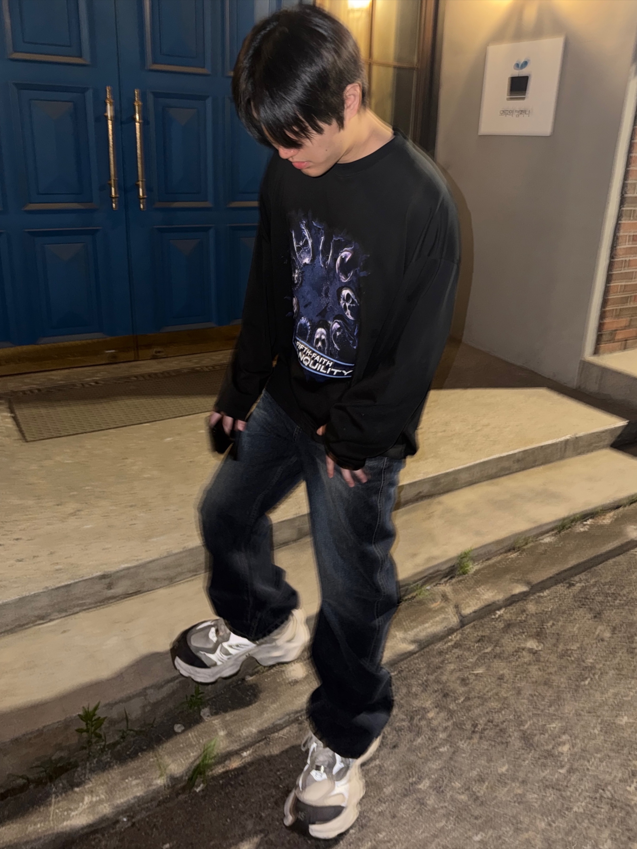 CSC Over Draped Denim Pants Mid Blue, CSC Tranquility Long Sleeve T-Shirt 착용 스타일 - 2