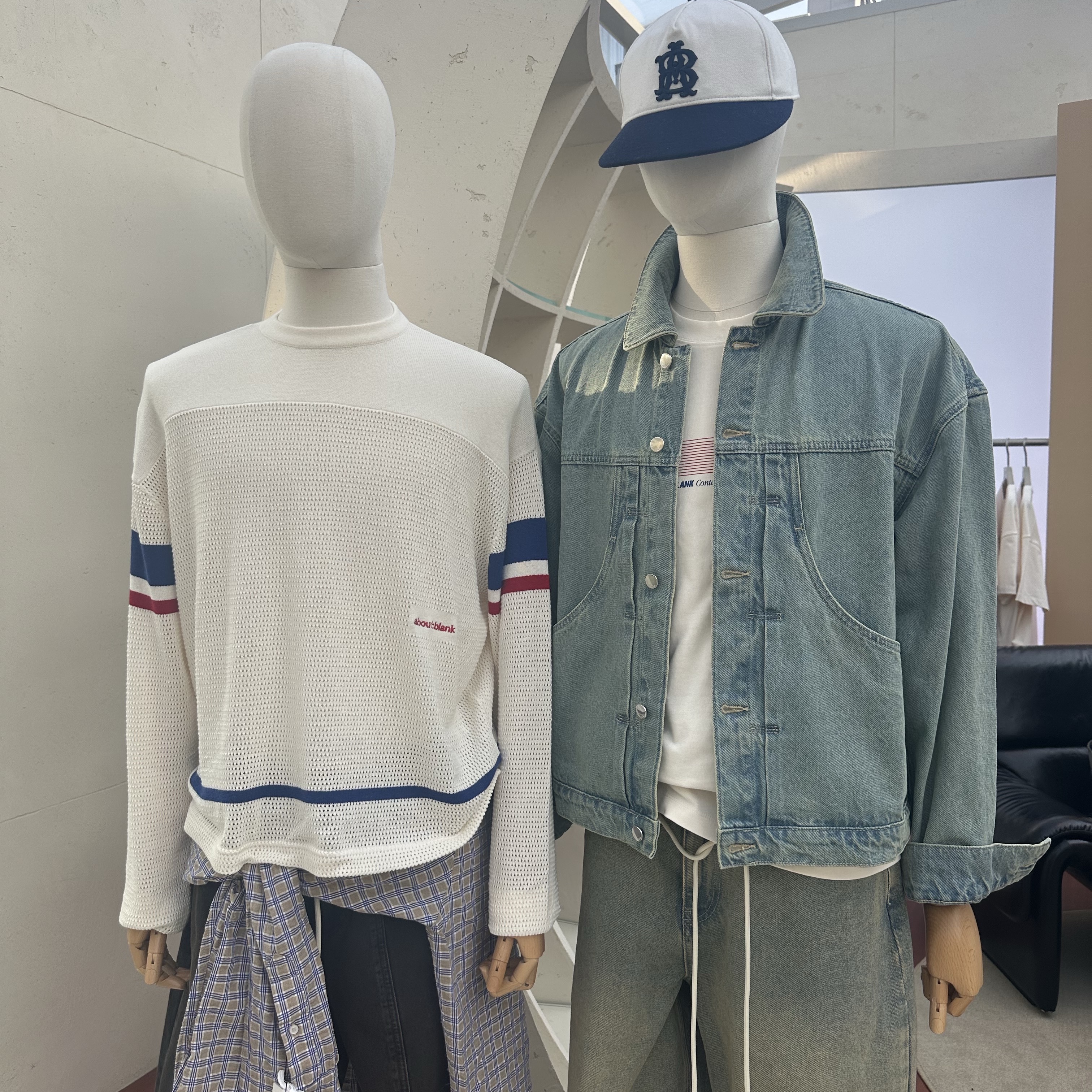 [KREAM 단독] About:Blank KREAM Exclusive T-Shirt Oat - 26FW, [KREAM 단독] [재입고] About:Blank Monogram Contrast Cap Ecru Navy - 26SS 착용 스타일 - 4