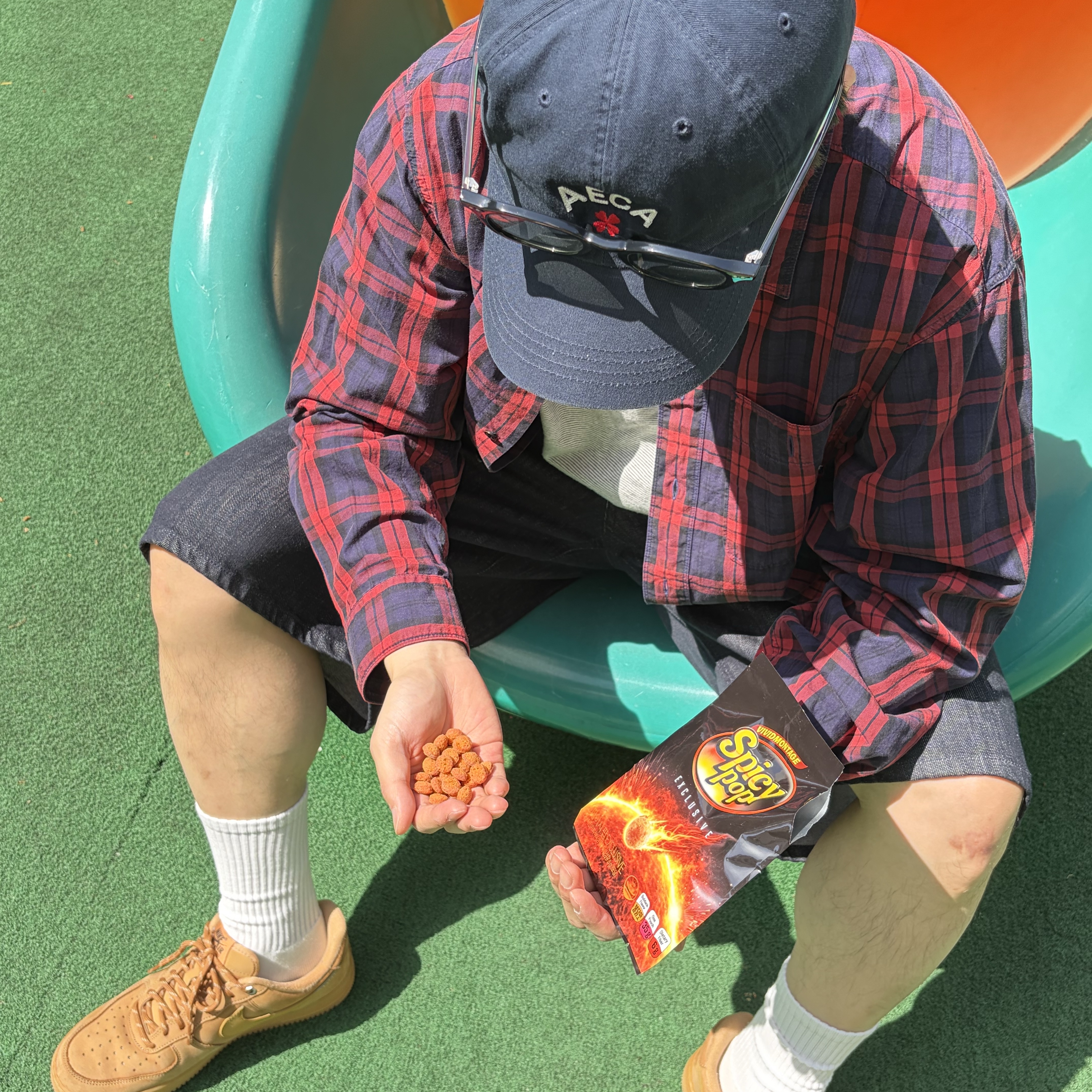 VIVIDMONTAGE Spicy Pop, Nike Air Force 1 '07 WB Flax 착용 스타일 - 6