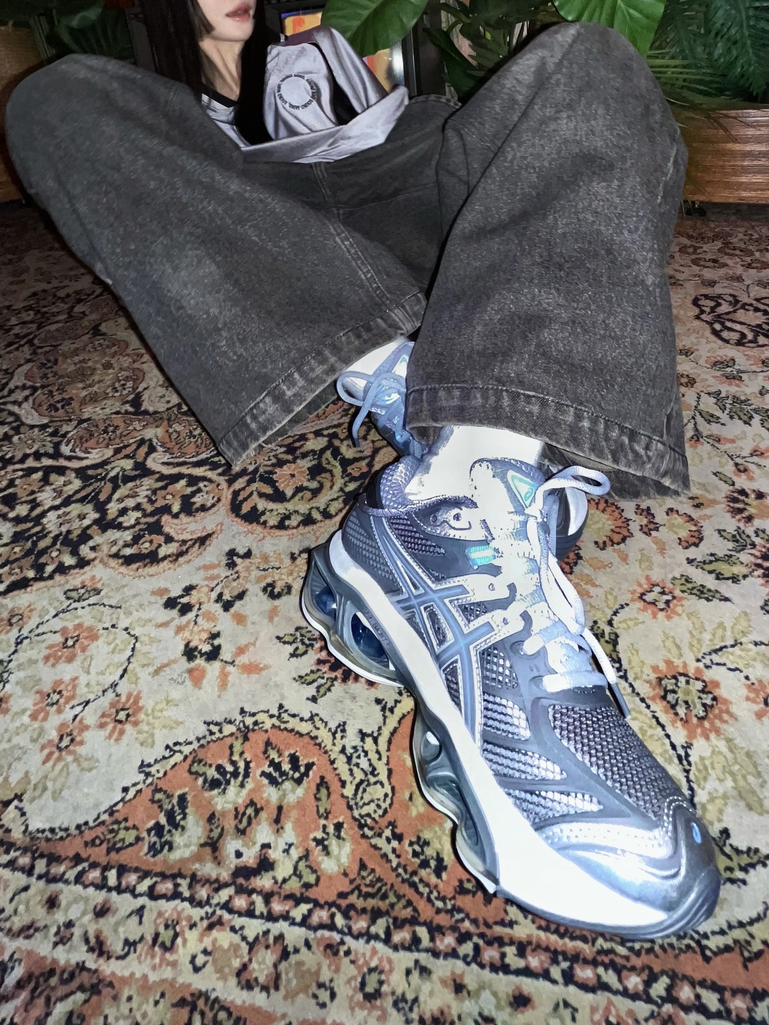 Asics Gel-Kinetic 2.0 Pure Silver Blue Coast, Asics Gel-Kinetic 2.0 Clay Grey Black 착용 스타일 - 2