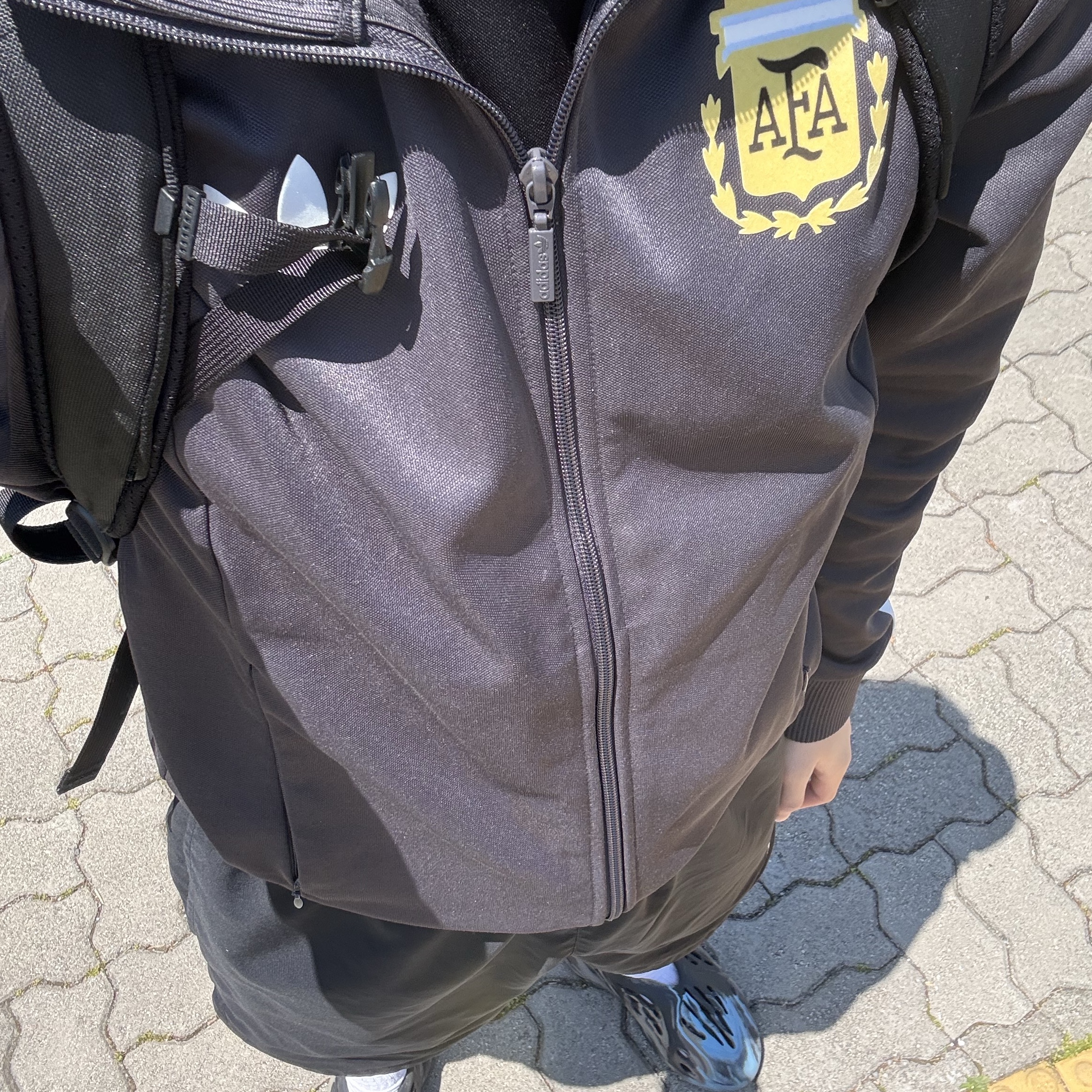 Adidas Argentina Beckenbauer Track Top Utility Black - KR Sizing, Adidas Yeezy Foam RNNR MX Cinder 착용 스타일