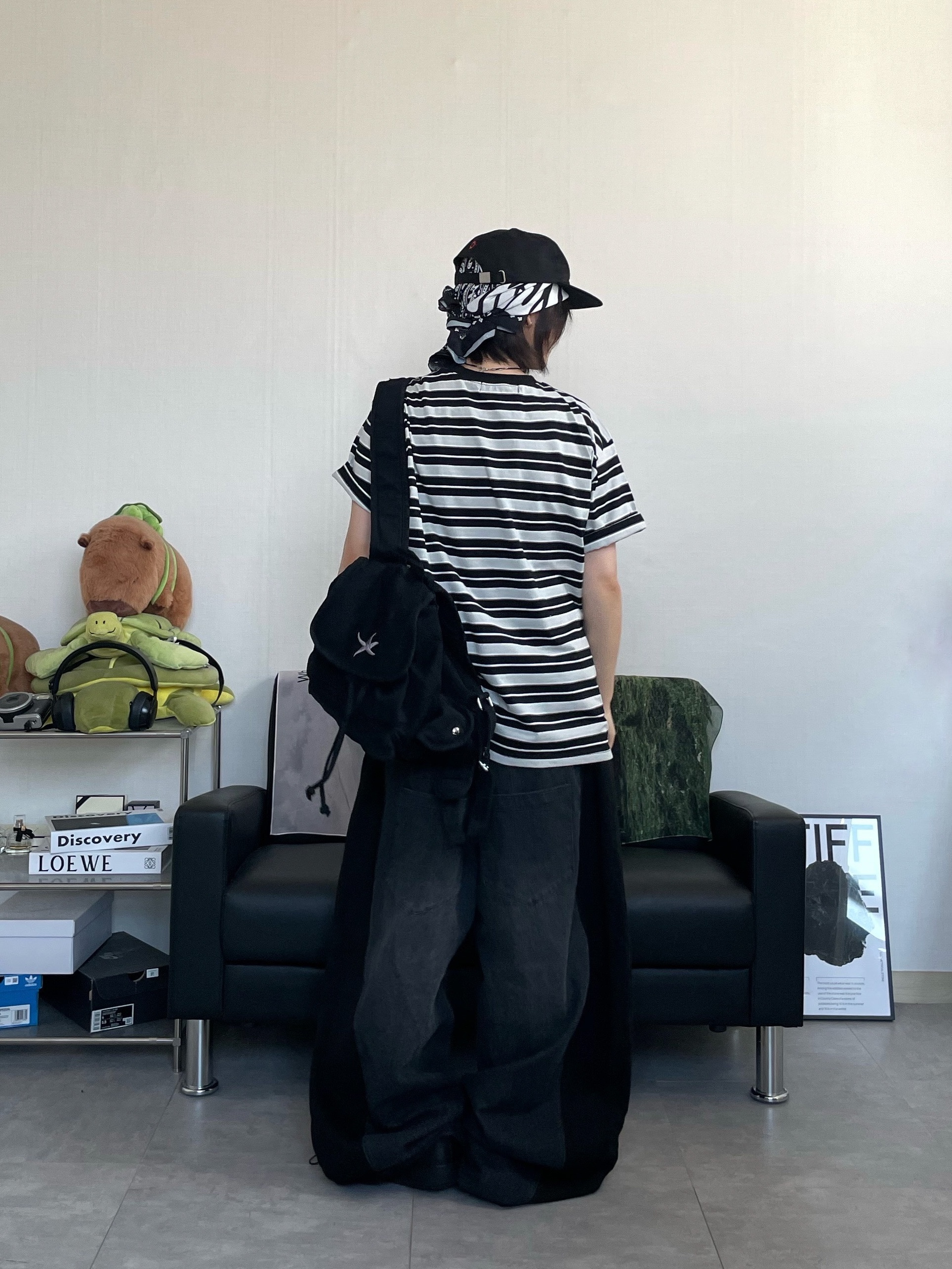 (W) Nike Air Force 1 '07 Low Triple Black 착용 스타일 - 3