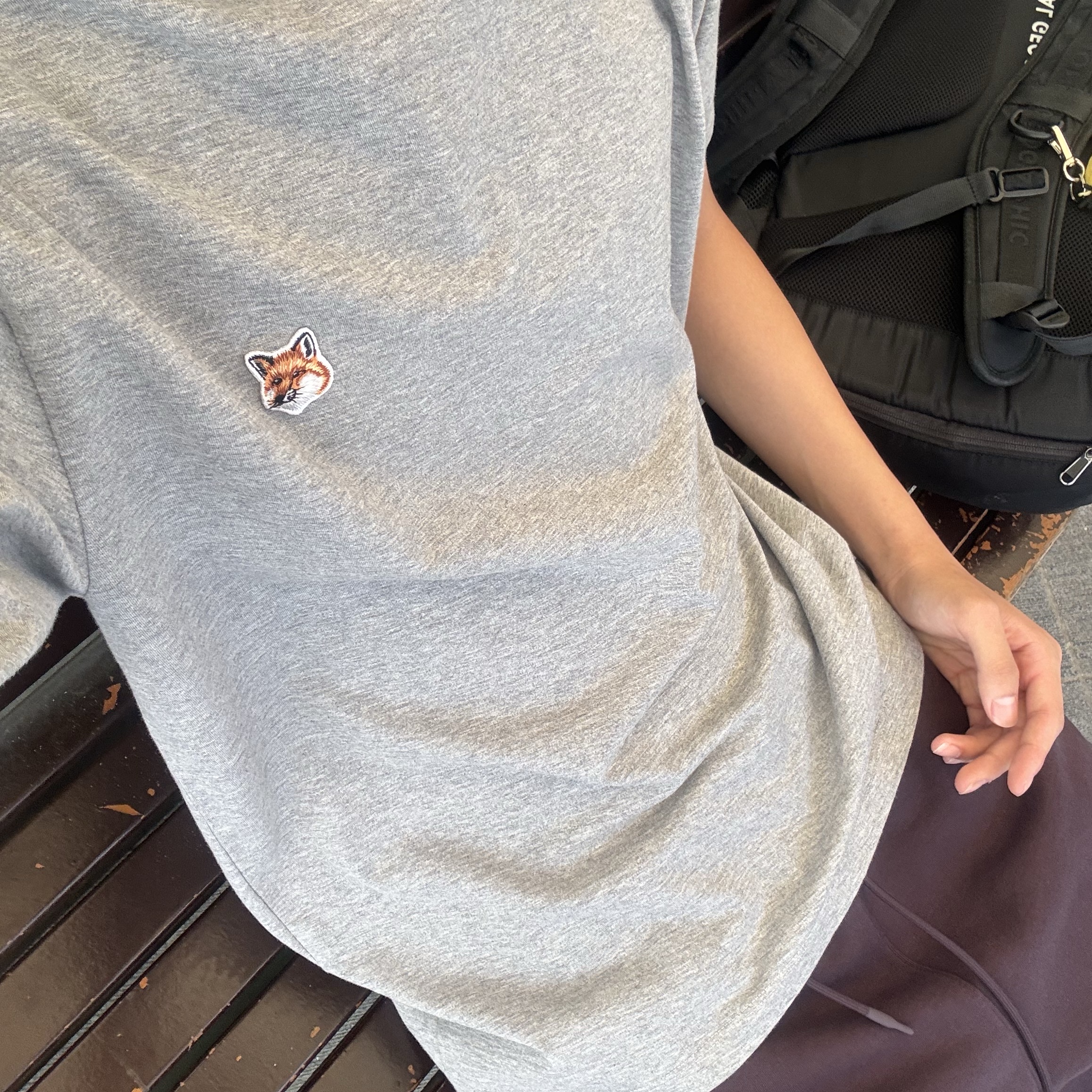 Maison Kitsune Fox Head Patch Classic T-Shirt Grey Melange 착용 스타일