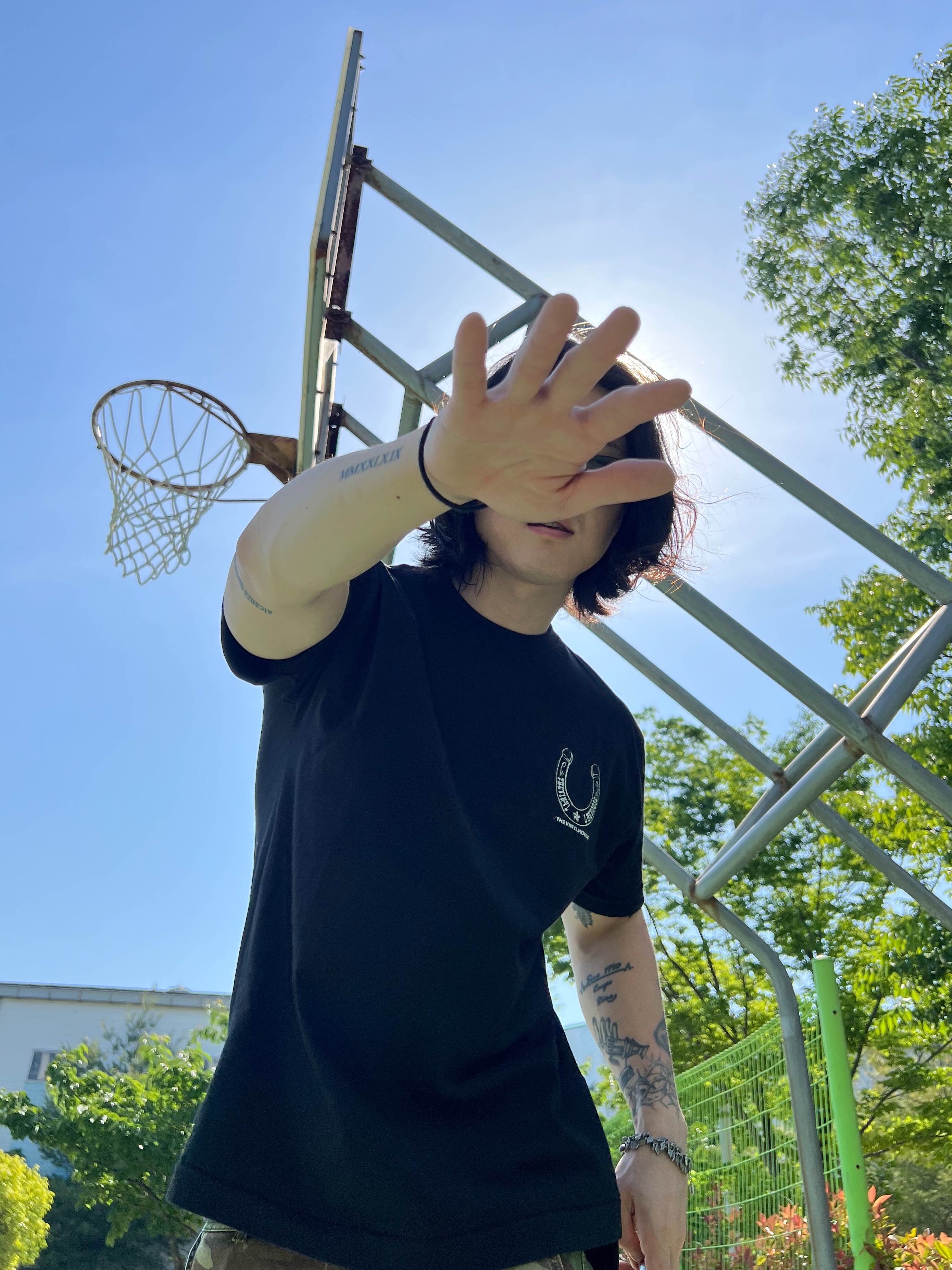 Thevinylhouse Lucky House Tee Black, Balenciaga Anatomic Runner Sneakers Grey 착용 스타일 - 8