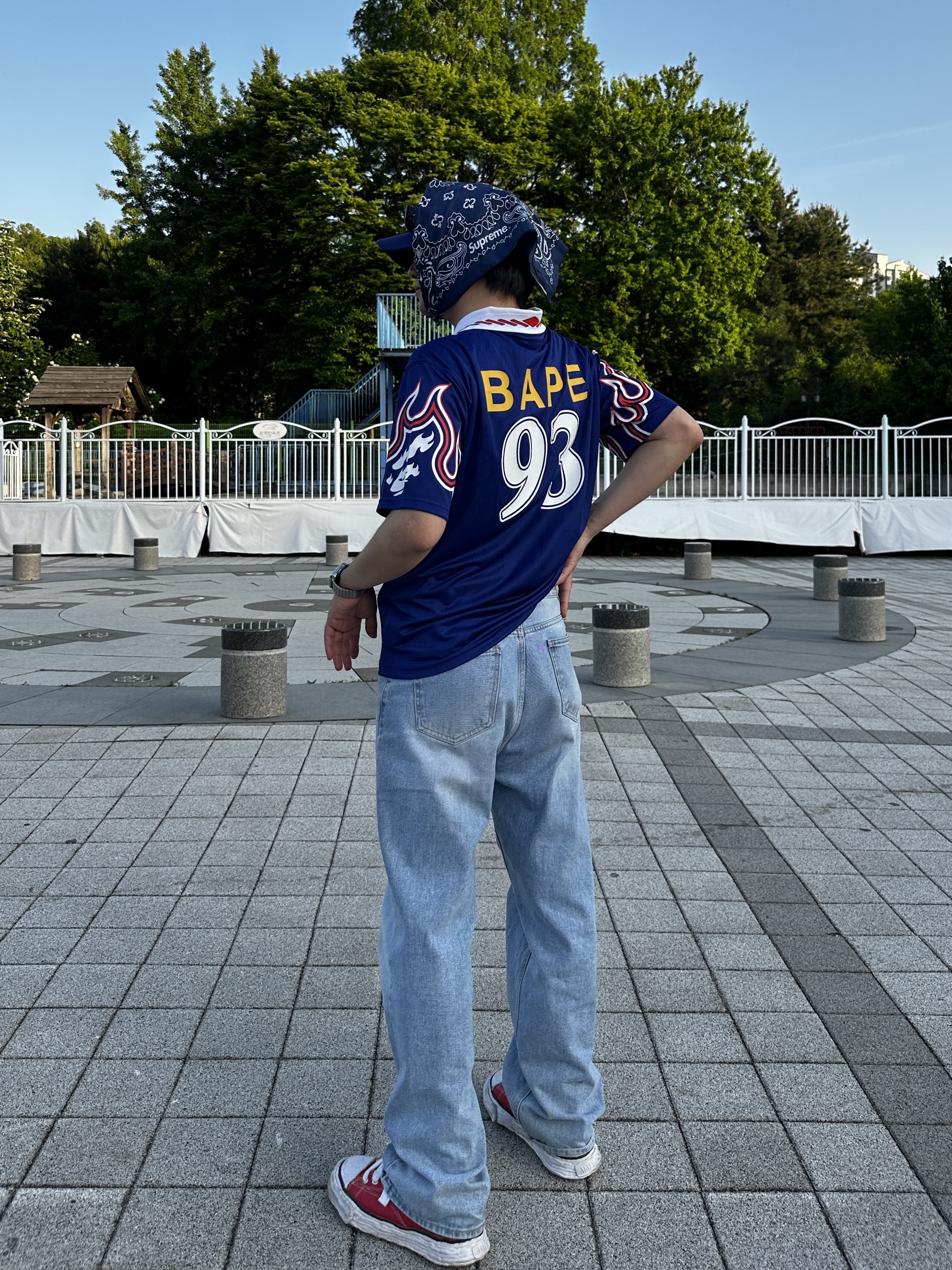Adidas x BAPE Short Sleeve Flames Jersey Japan Blue - KR Sizing (Non Marking Ver.), Maison Mihara Yasuhiro Peterson23 OG Sole Canvas Low-top Sneakers Red 착용 스타일 - 5