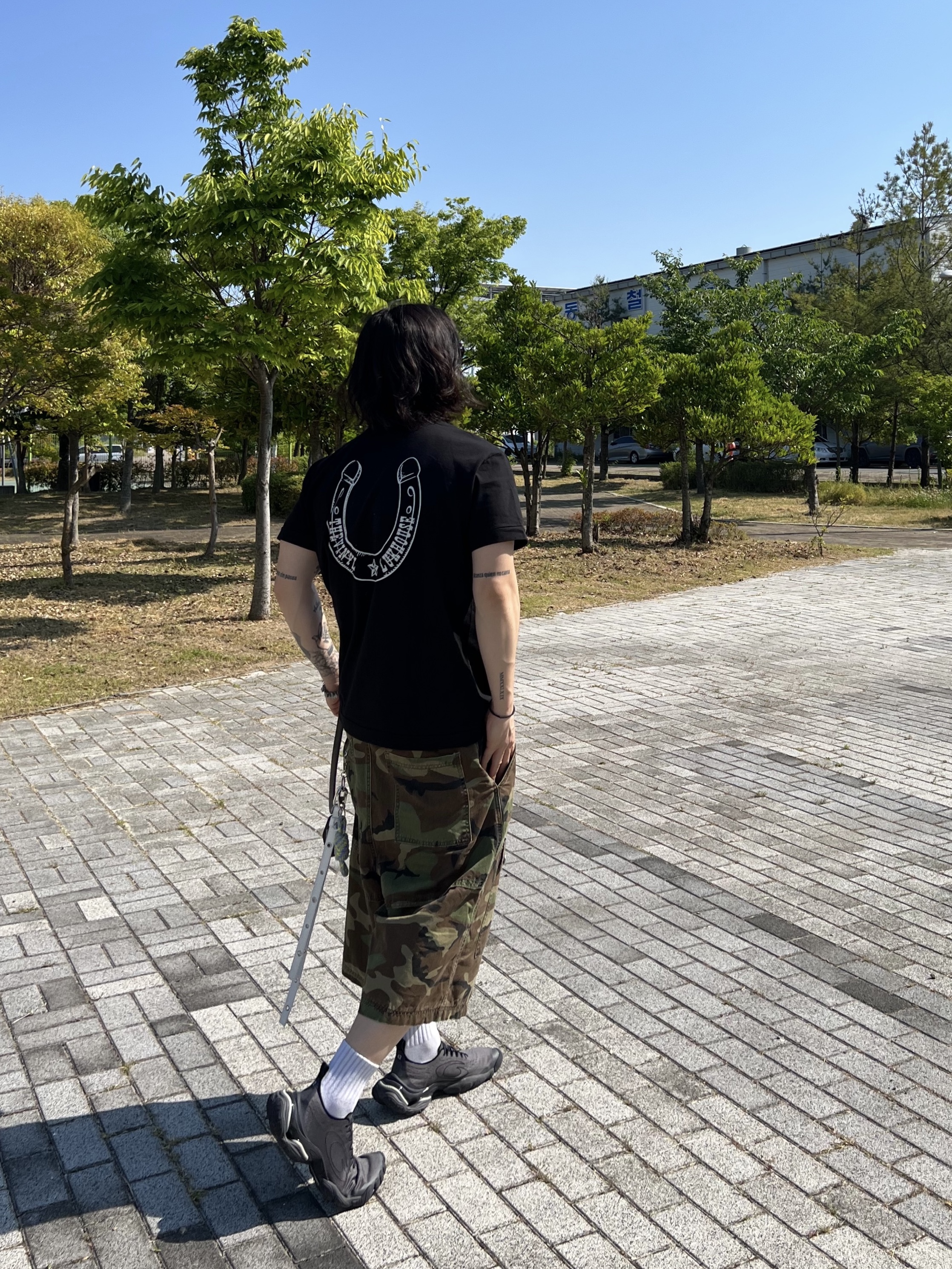 Thevinylhouse Lucky House Tee Black, Balenciaga Anatomic Runner Sneakers Grey 착용 스타일 - 10